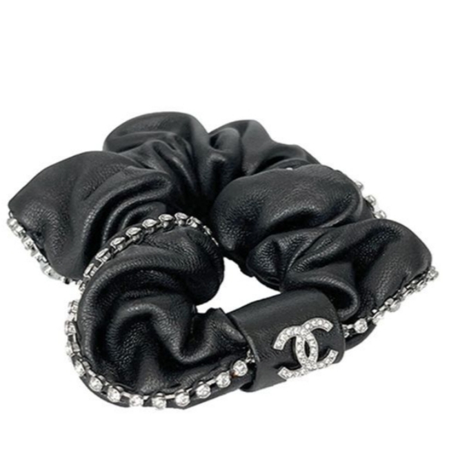 (W) Chanel Hair Accessory Lambskin Strass & Silver Black 착용 스타일