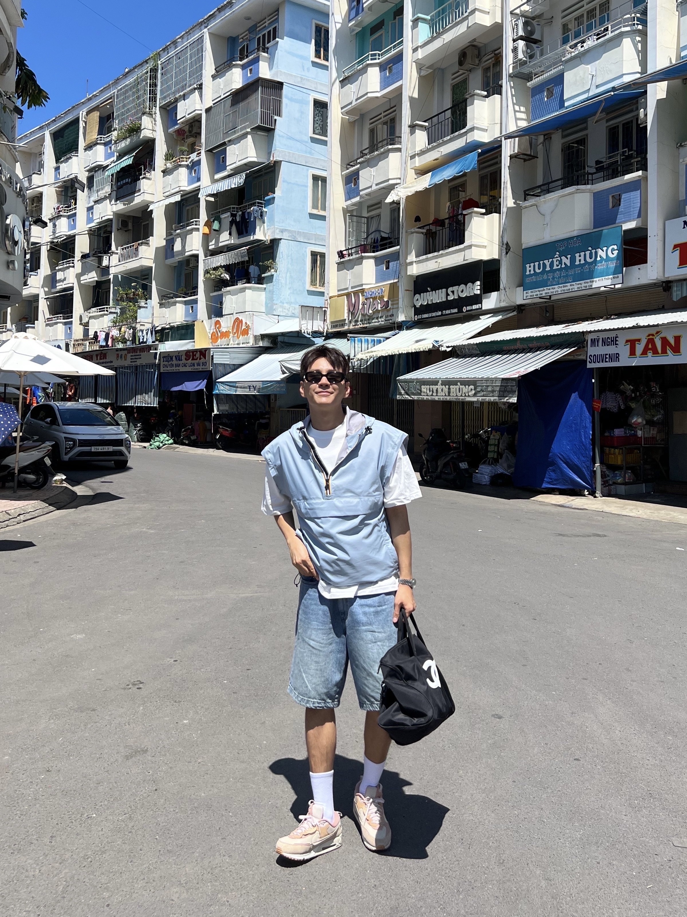 (W) Nike Air Max 90 Futura Summit White Light Soft Pink 착용 스타일 - 1