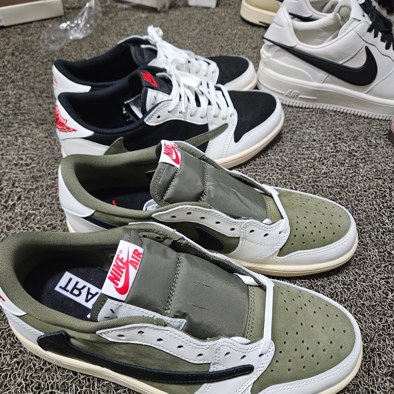 Jordan 1 x Travis Scott Retro Low OG SP Reverse Olive 착용 스타일