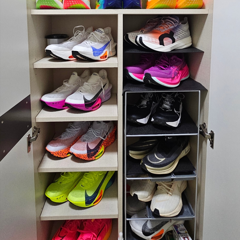 On Running Cloudboom Strike White Flame, Nike ZoomX Vaporfly Next% 3 Sail Cobalt Bliss Total Orange 착용 스타일 - 4