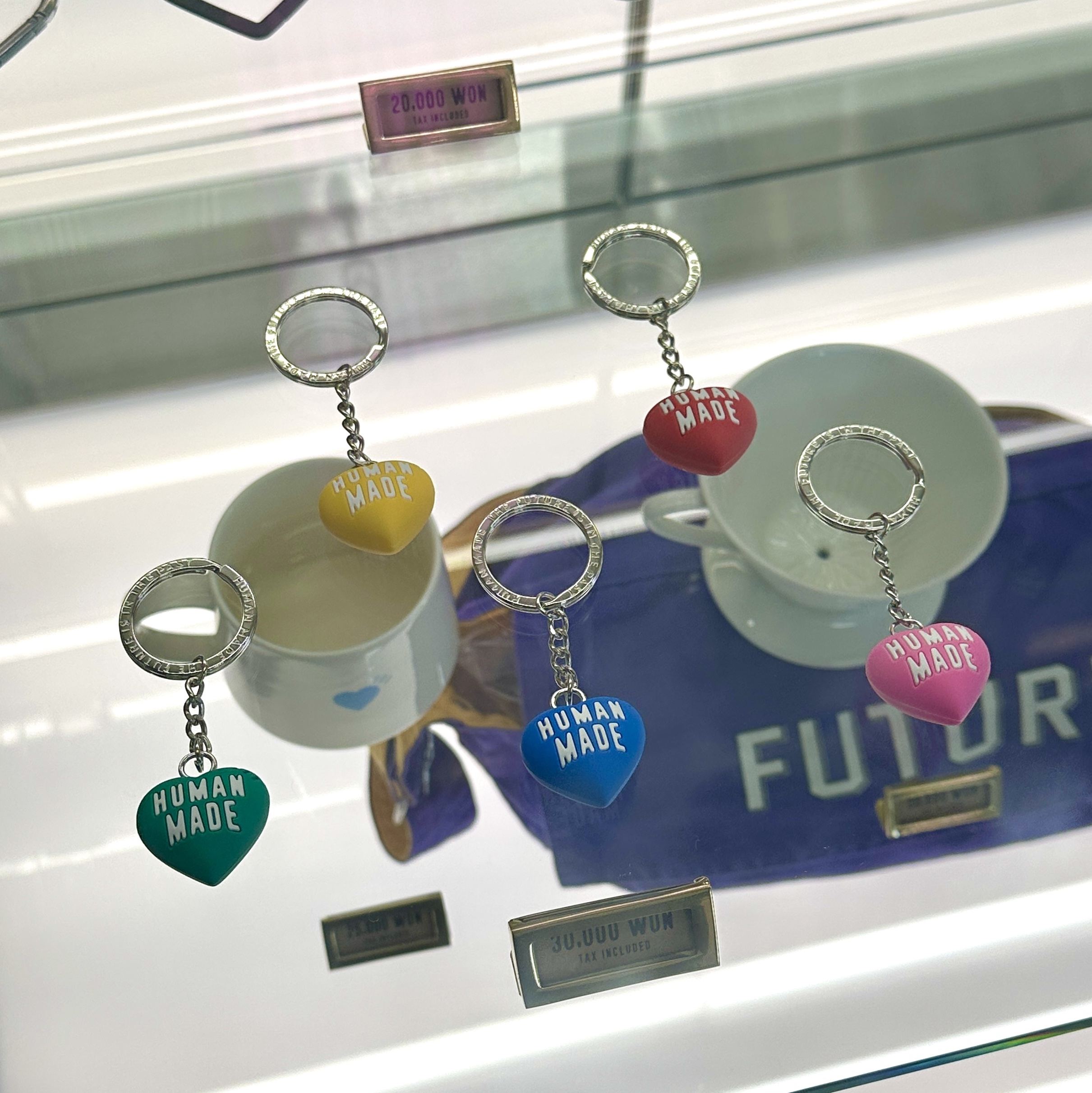 Human Made Heart Rubber Key Chain Pink, Human Made Heart Rubber Key Chain Red 착용 스타일 - 1