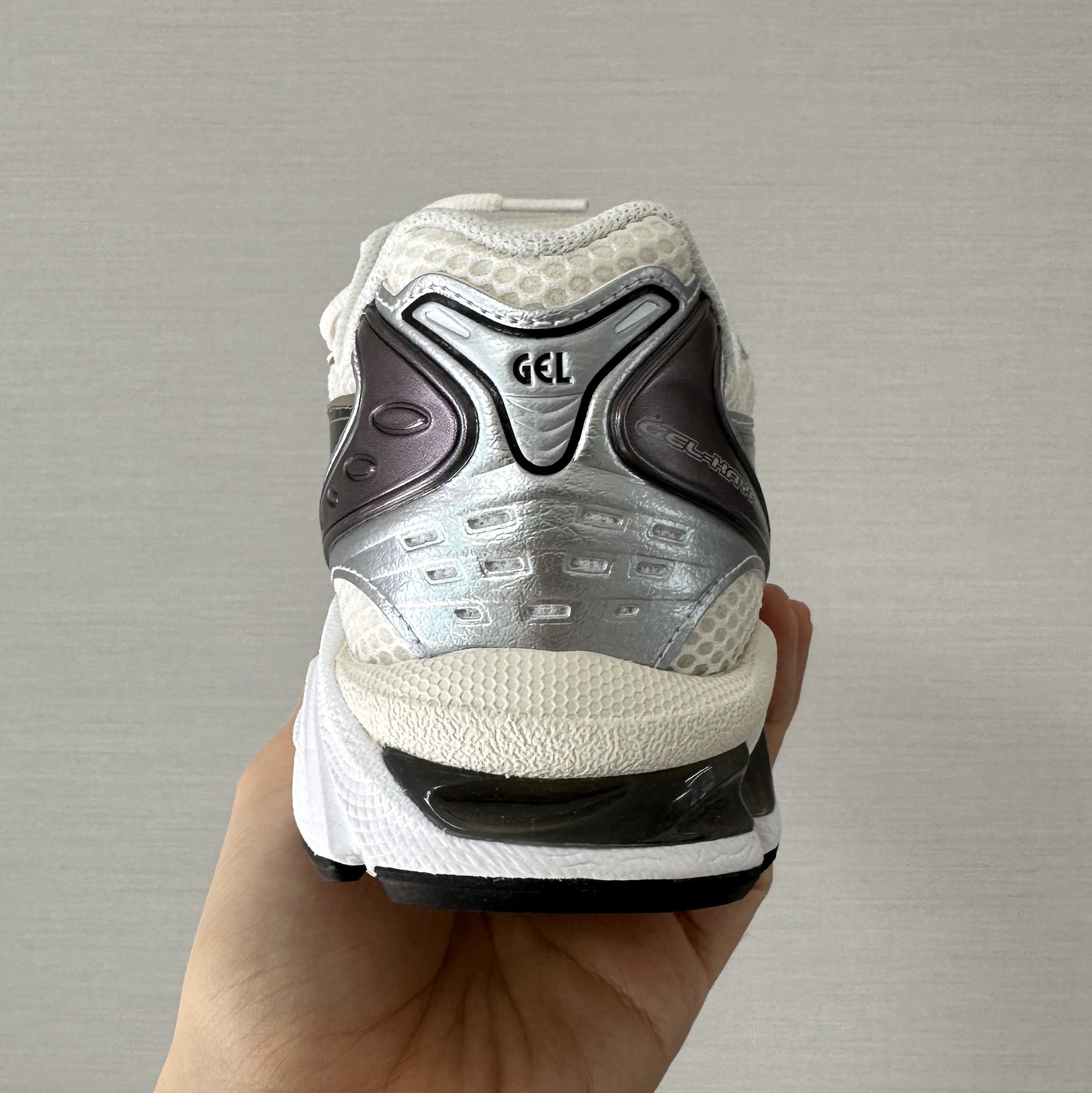 Asics Gel-Kayano 14 Cream Black 착용 스타일 - 3