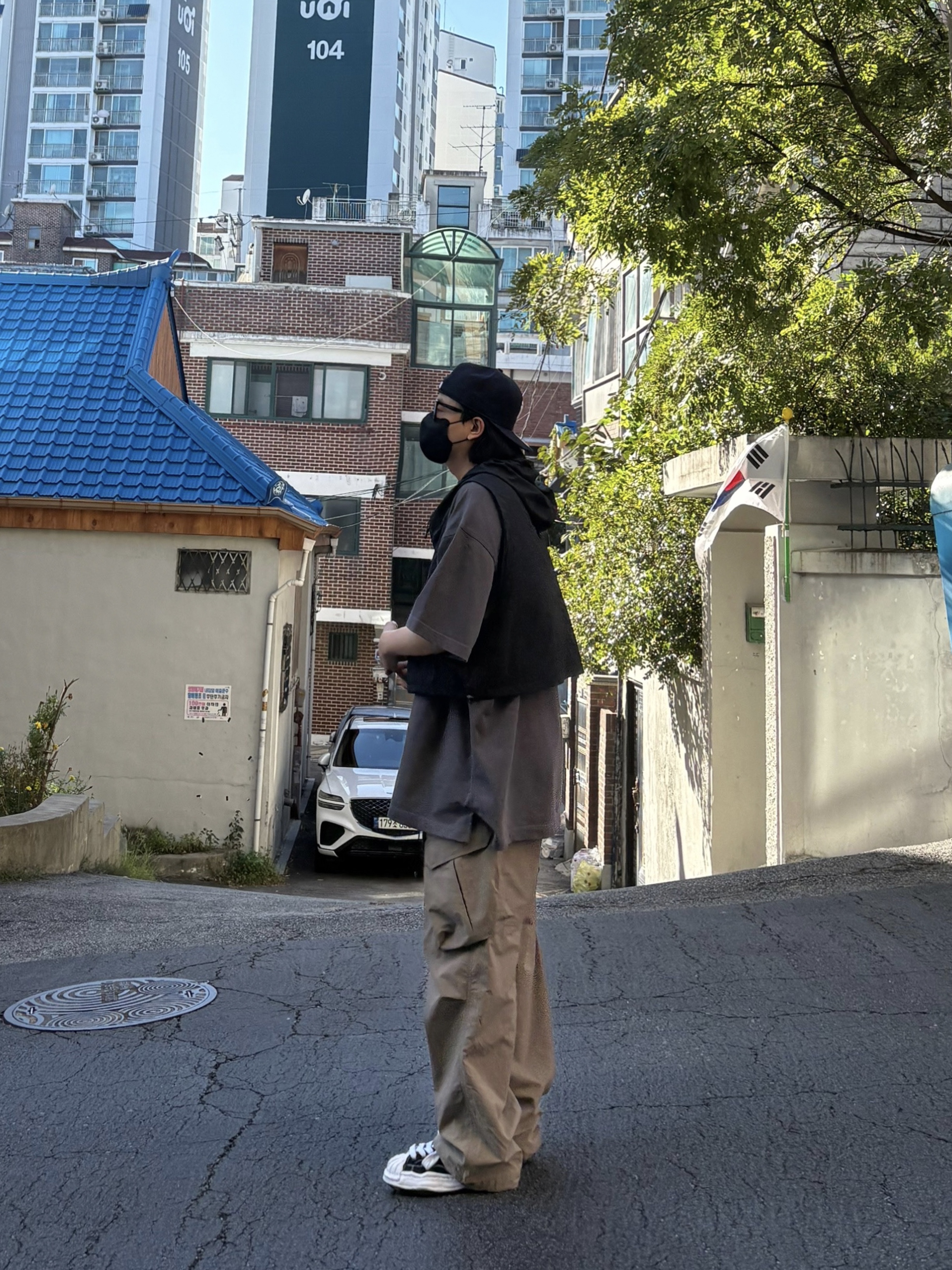 Maison Mihara Yasuhiro Blakey OG Sole Canvas Low-top Sneakers Black White, Supreme Gold Cross S Logo New Era Black - 24SS 착용 스타일 - 1