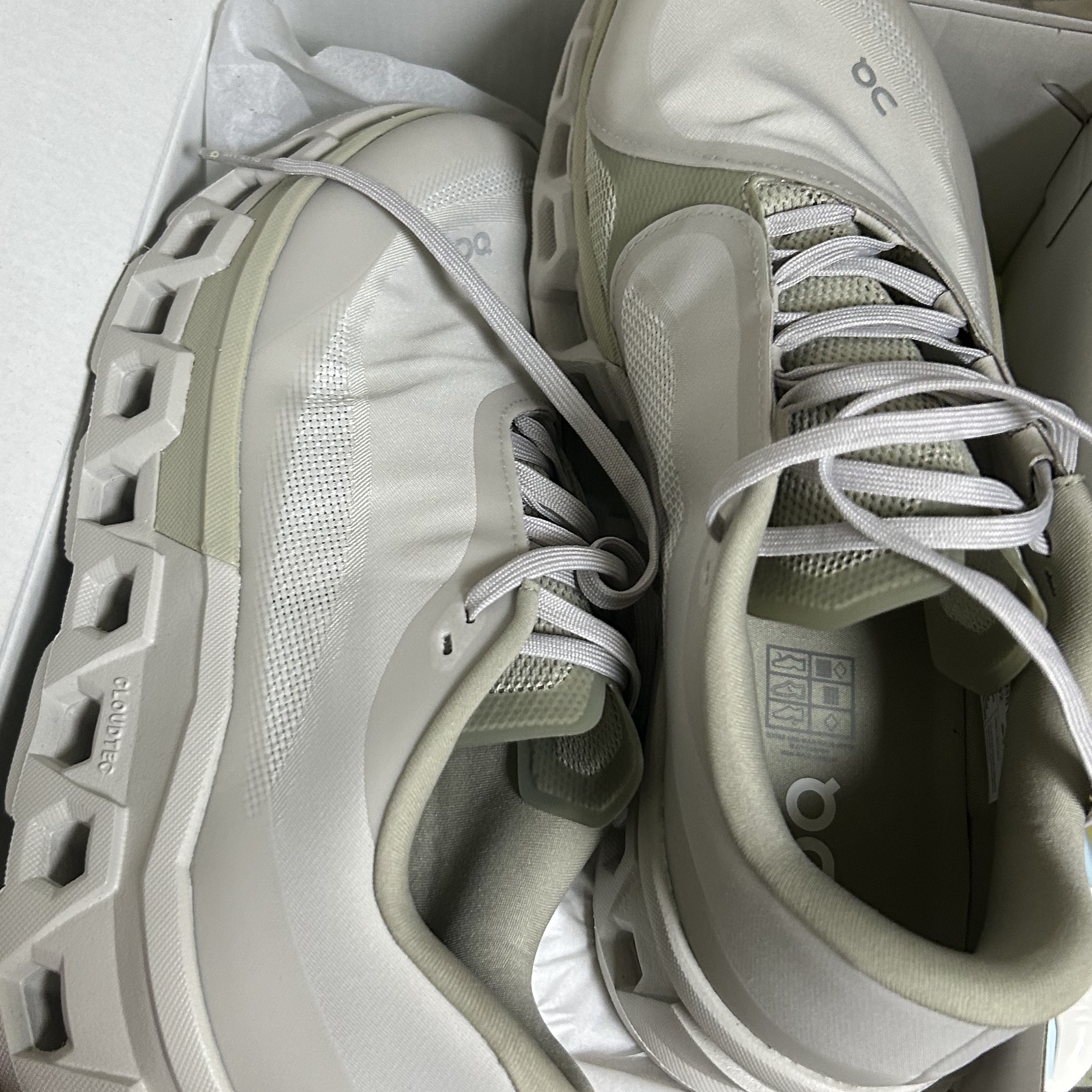 (W) On Running x Post Archive Faction (Paf) Cloudmonster 2 Moondust Chalk 착용 스타일