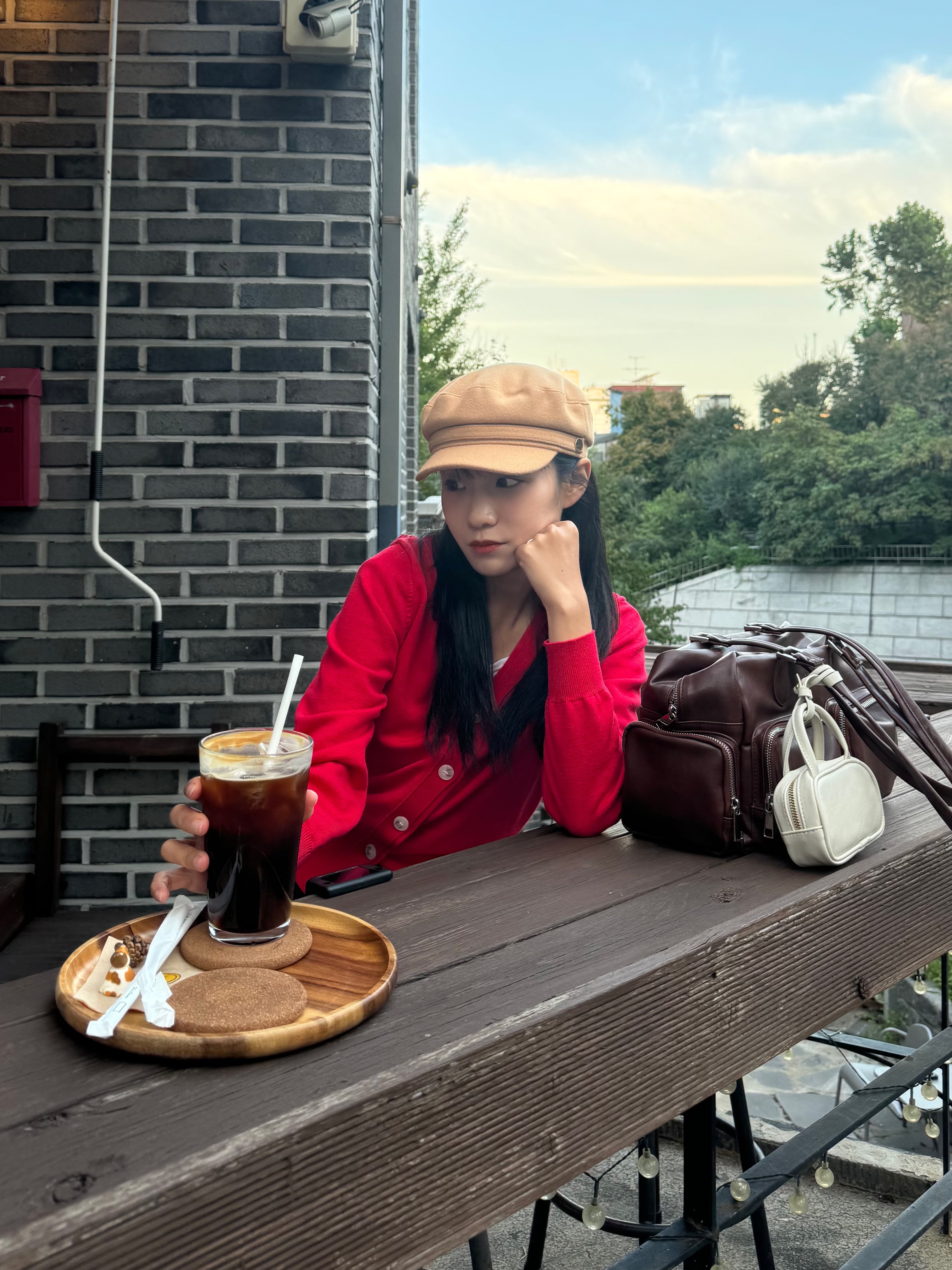 Anoetic Classic Outpocket Shoulder Bag Brown, Anoetic Mini Case Bag Charm Ivory 착용 스타일 - 4
