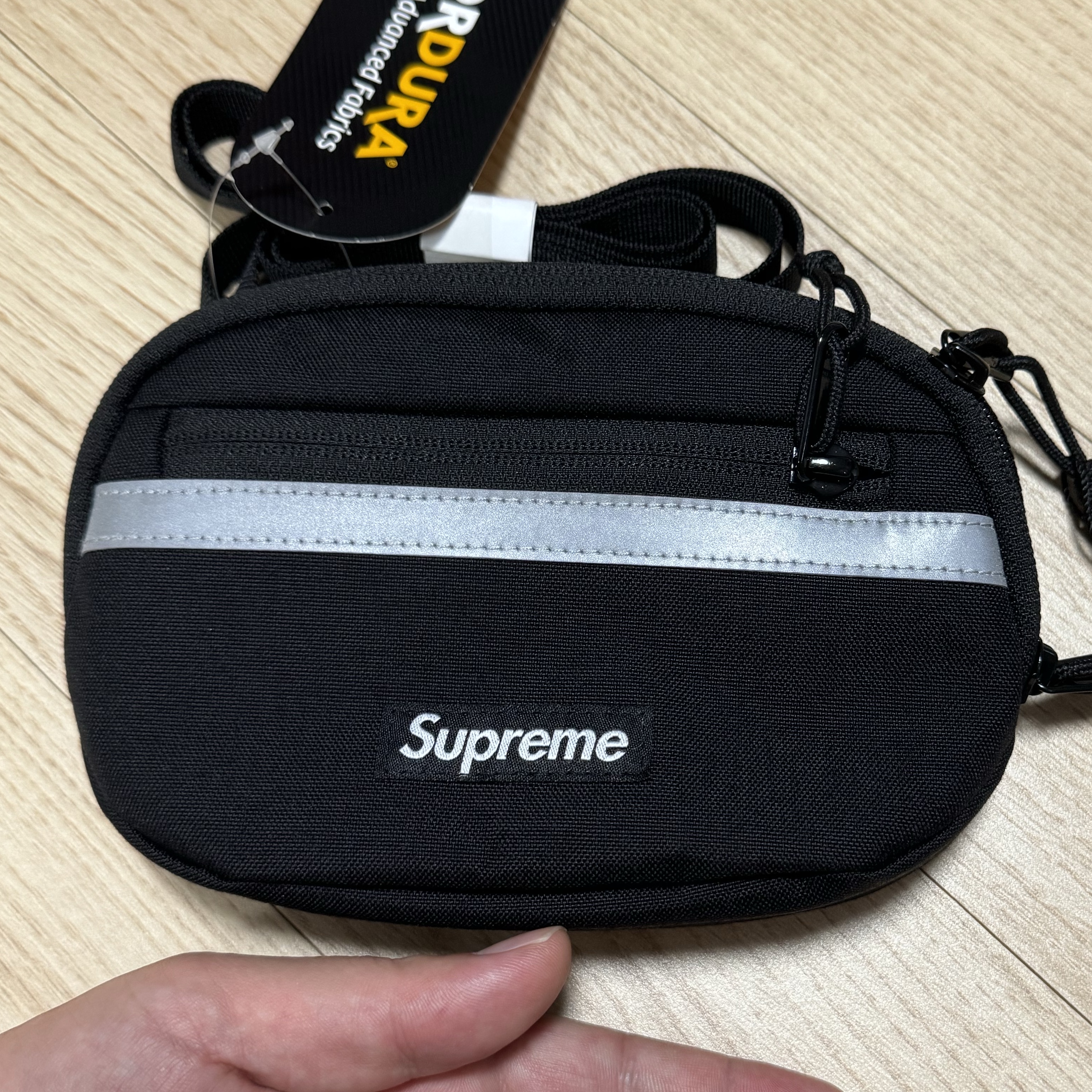 Supreme Mini Side Bag Black - 24FW 착용 스타일