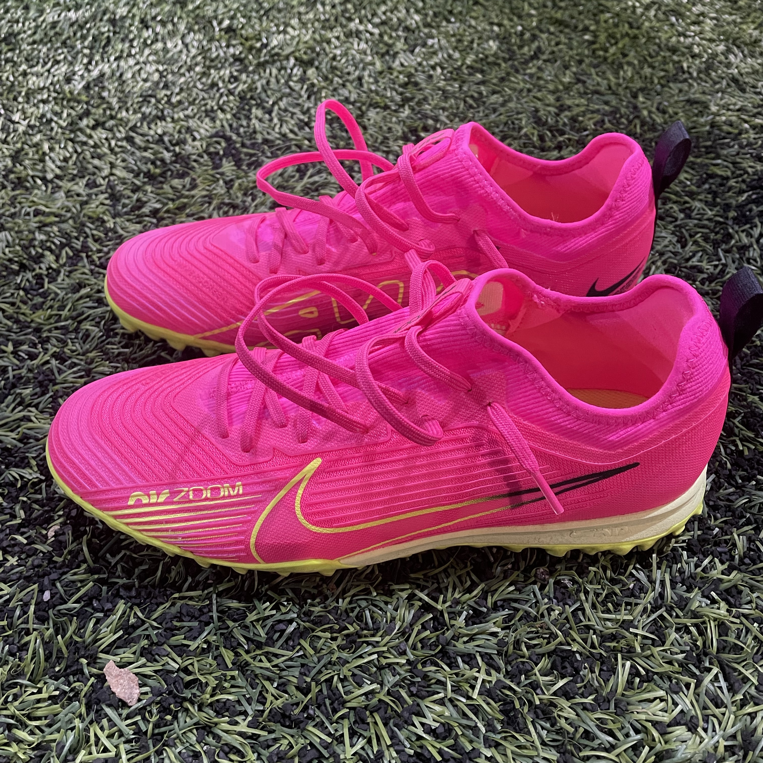 Nike Zoom Mercurial Vapor 15 Pro TF Pink Blast Volt 착용 스타일