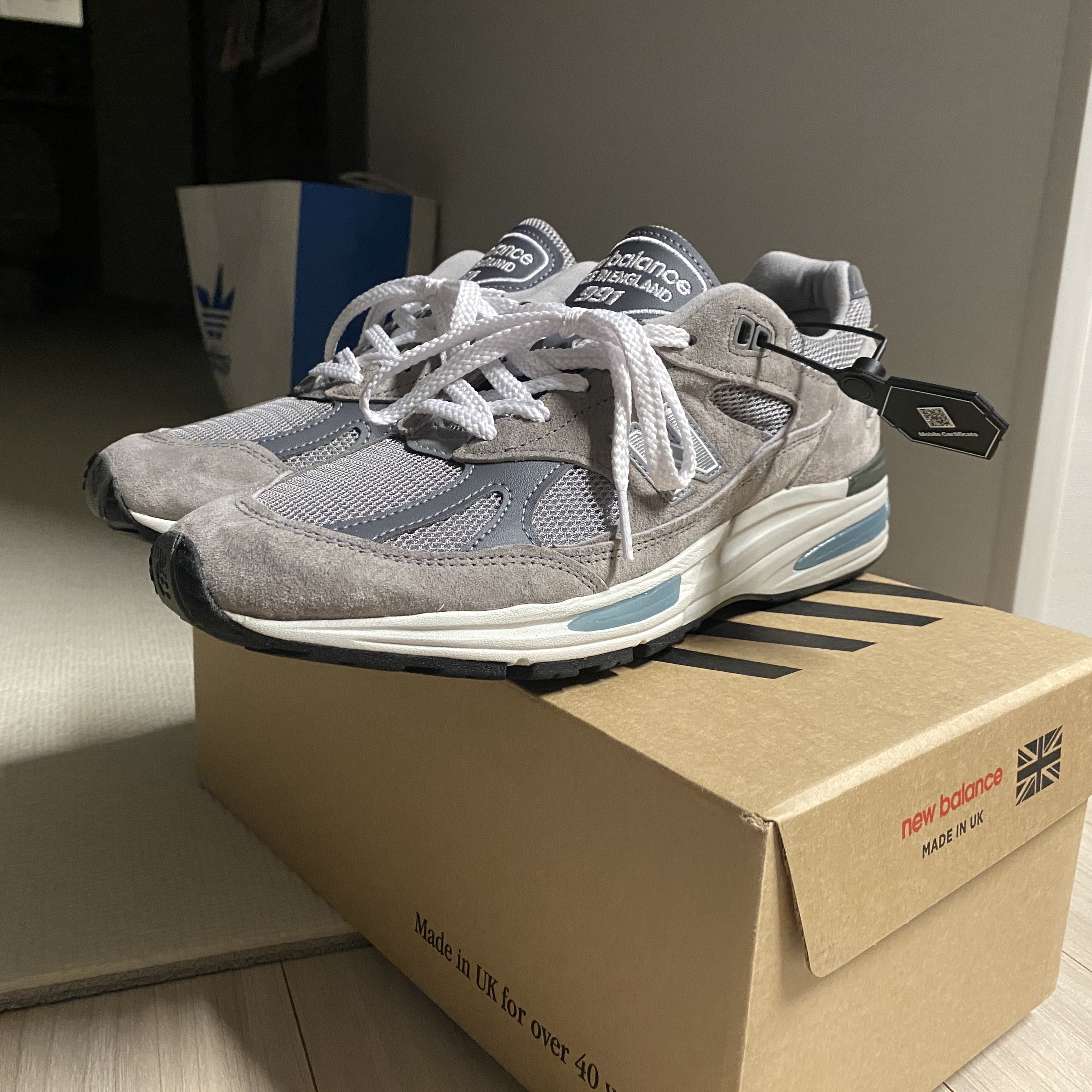 New Balance 991v2 Made in UK Rock Ridge Alloy Silver 착용 스타일