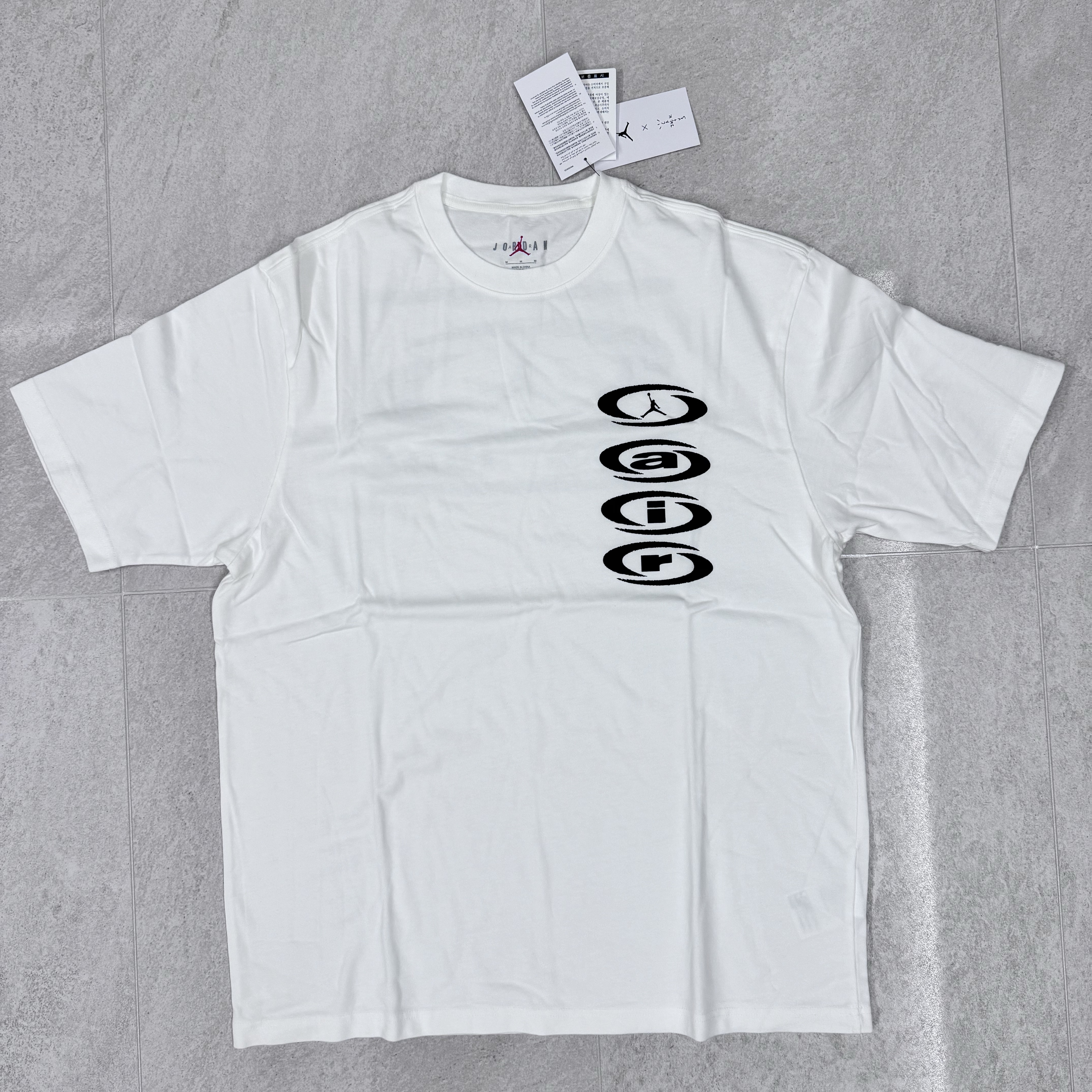 Jordan x Travis Scott T-Shirt Sail (DZ5514-133) 착용 스타일 - 2