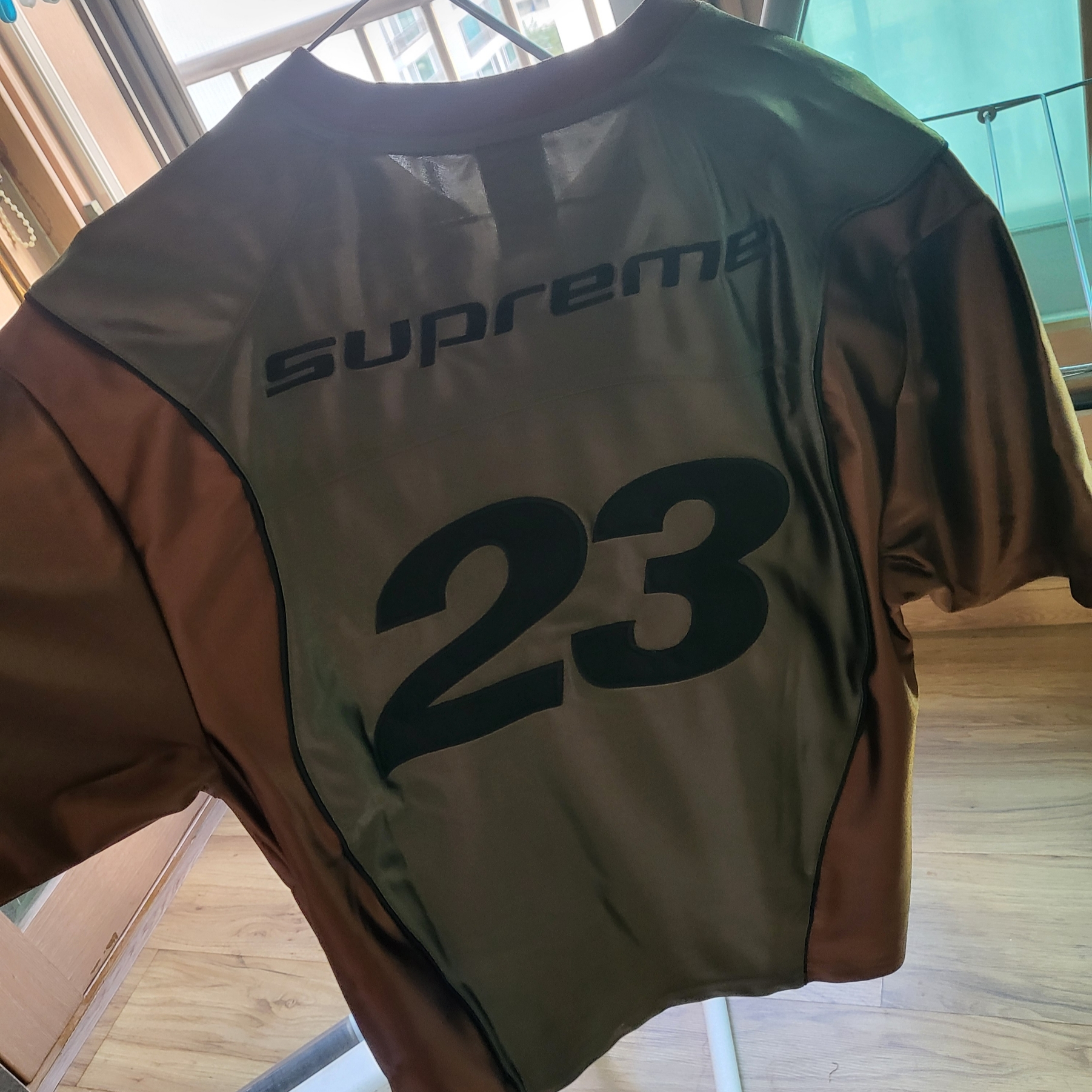 Supreme x Jordan Warm Up Jersey Olive - 24FW 착용 스타일