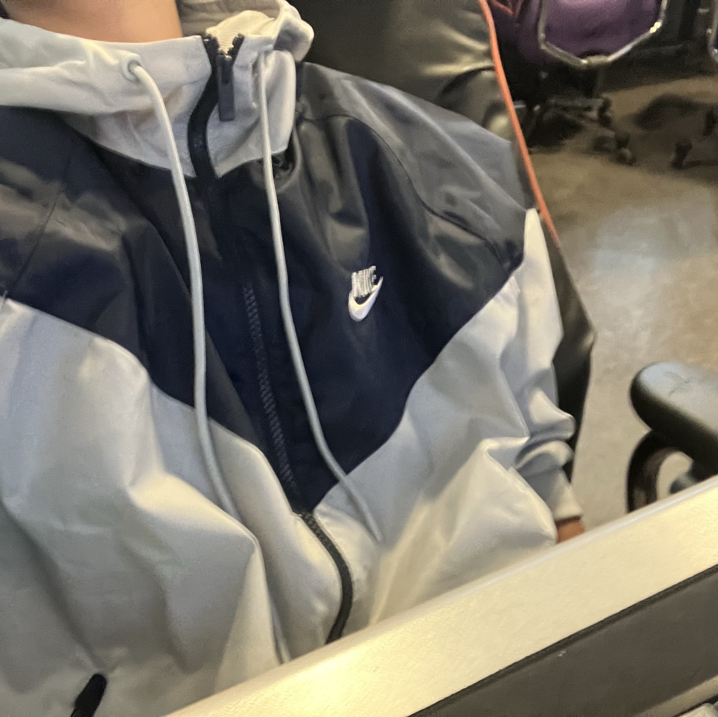 Nike NSW Windrunner Hooded Jacket Smok Grey Obsidian - US/EU 착용 스타일