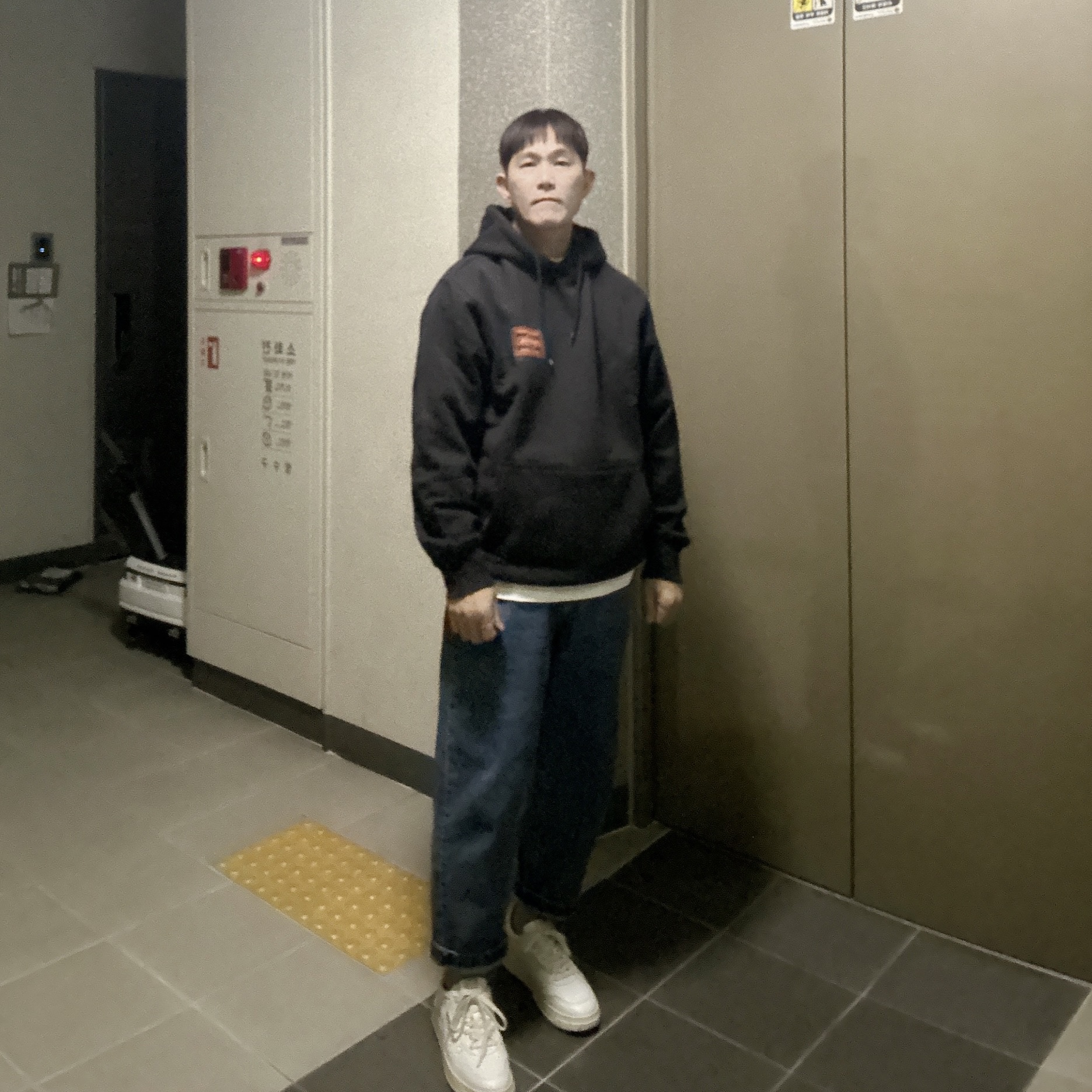 Palace x Porter Hoodie Black - 24FW, (W) Autry Medalist Low Leather Sneakers White 착용 스타일