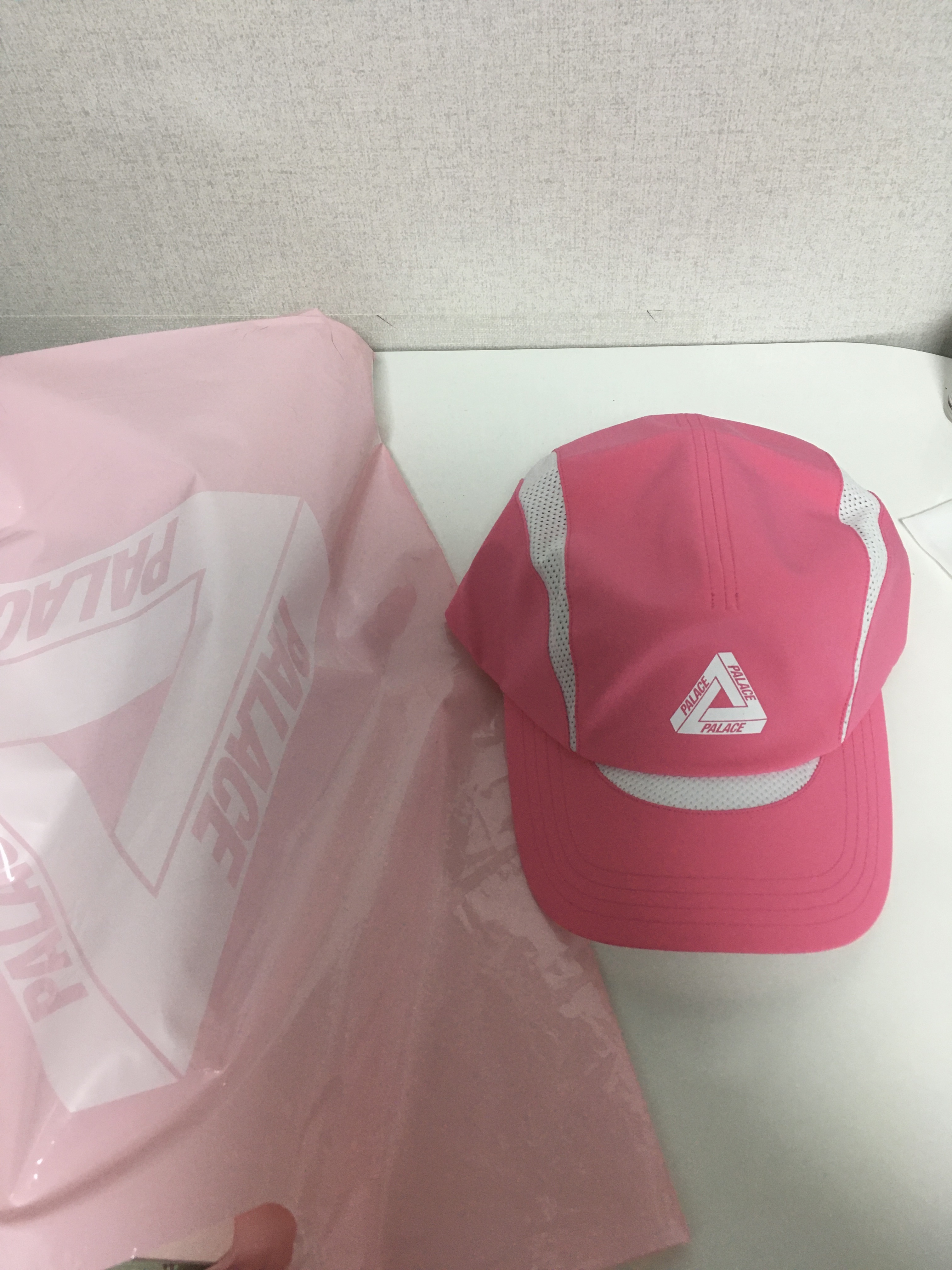 Palace Tri Shell Runner Pink - 24FW 착용 스타일