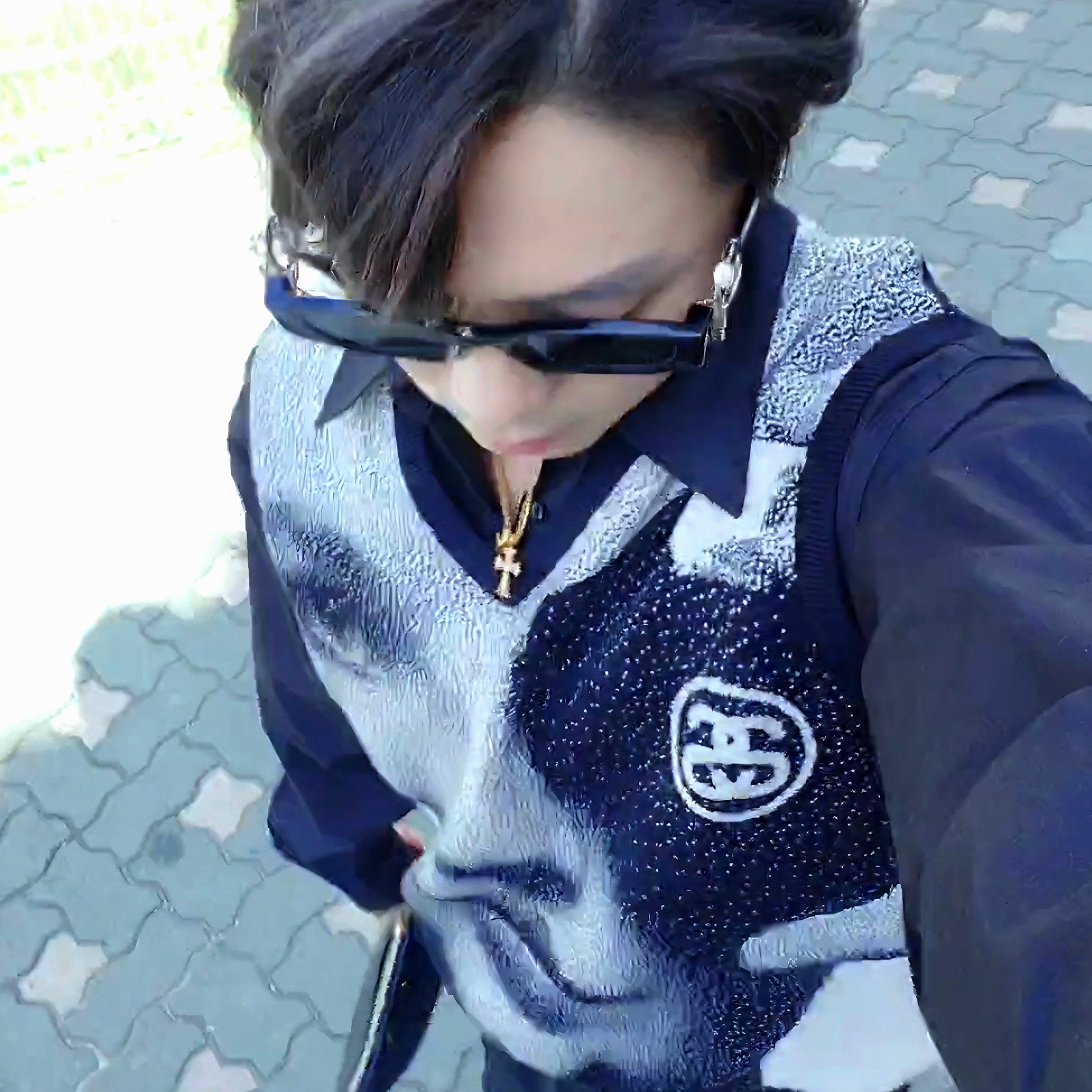 Stussy Photo Jacquard Vest Black, Nike x Martine Rose Shox MR4 Black 착용 스타일