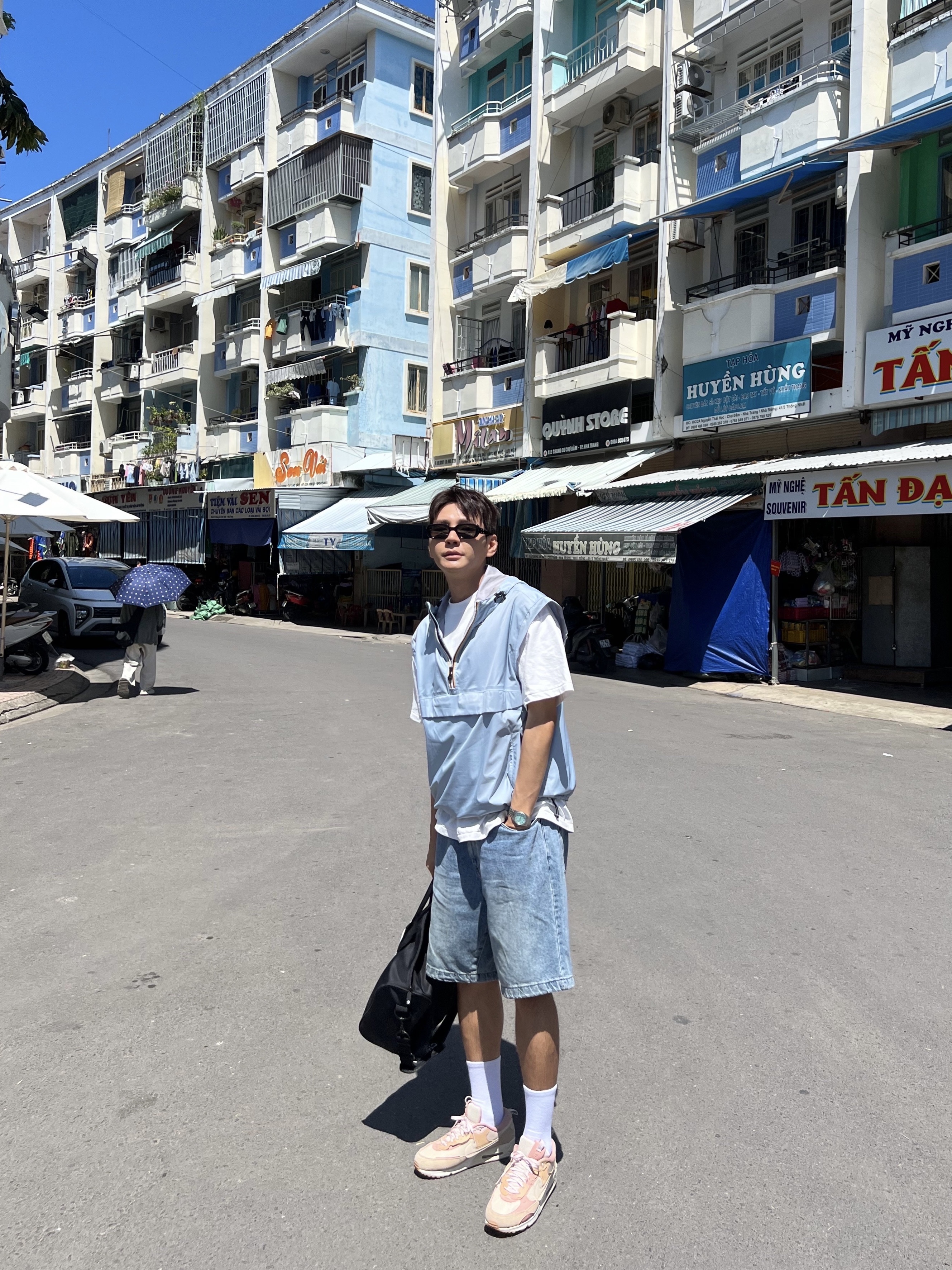 (W) Nike Air Max 90 Futura Summit White Light Soft Pink 착용 스타일 - 2