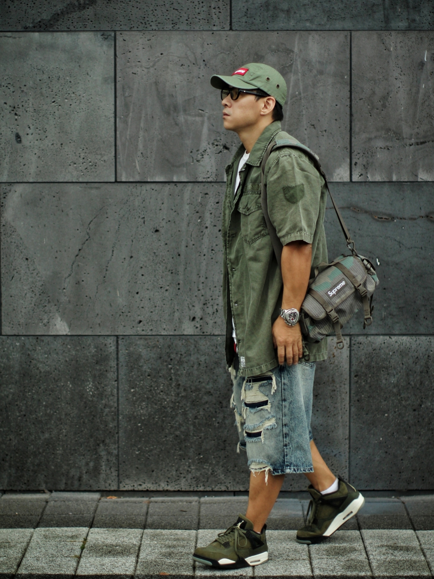 Supreme Military Camp Cap Olive - 24FW, Stussy Basic Stussy T-Shirt White 2024, 2025 착용 스타일 - 3