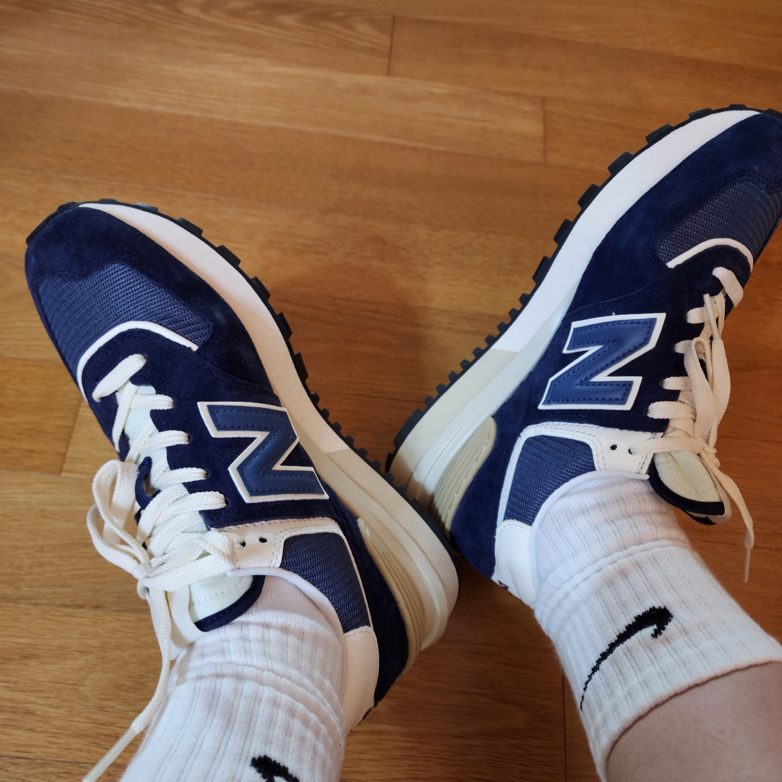 New Balance 574 Legacy Navy 착용 스타일