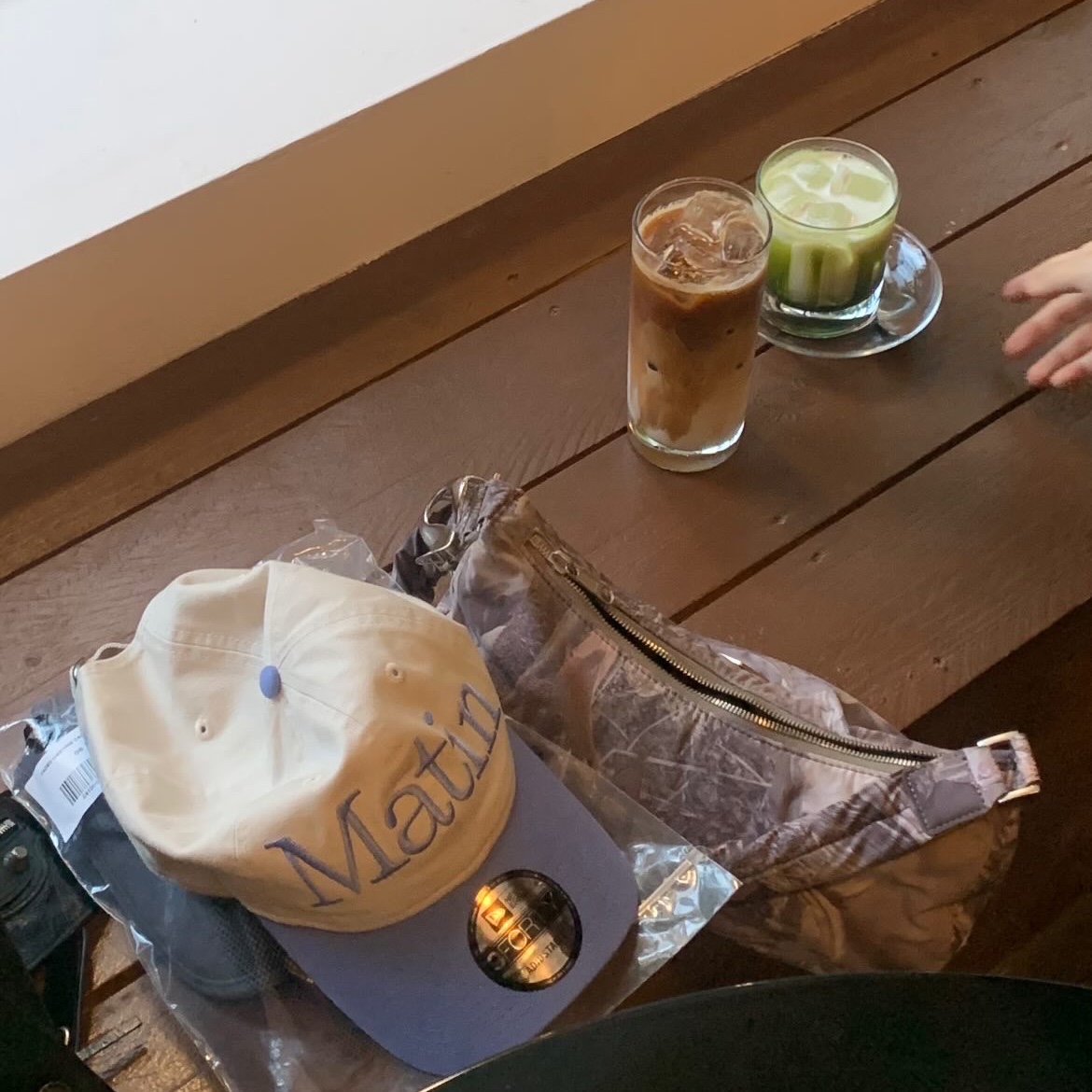 New Era x Matin Kim Basic Unstructured Ball Cap White, (W) Golden Goose Superstar White Silver Heel Tab Sneakers 착용 스타일 - 3