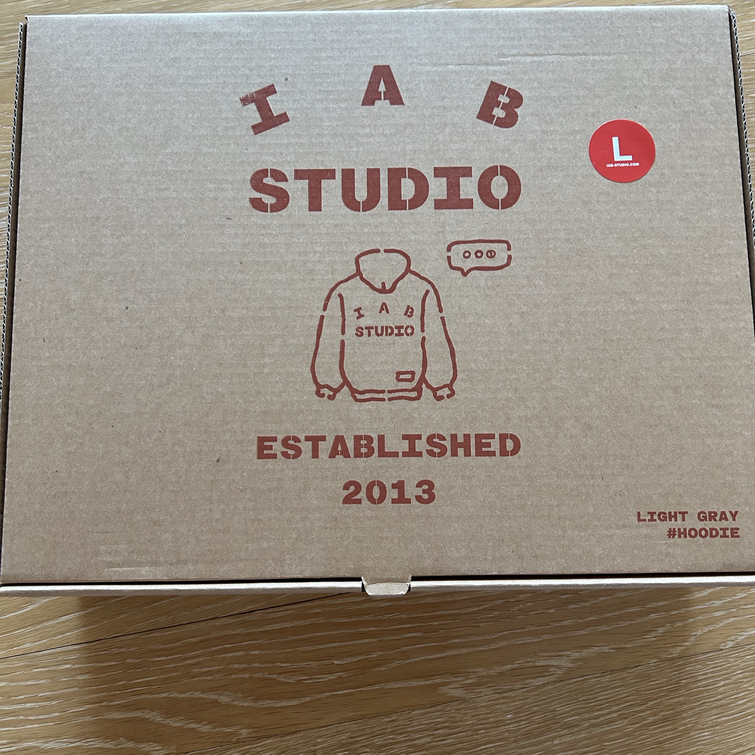 IAB Studio Hoodie Light Gray 착용 스타일