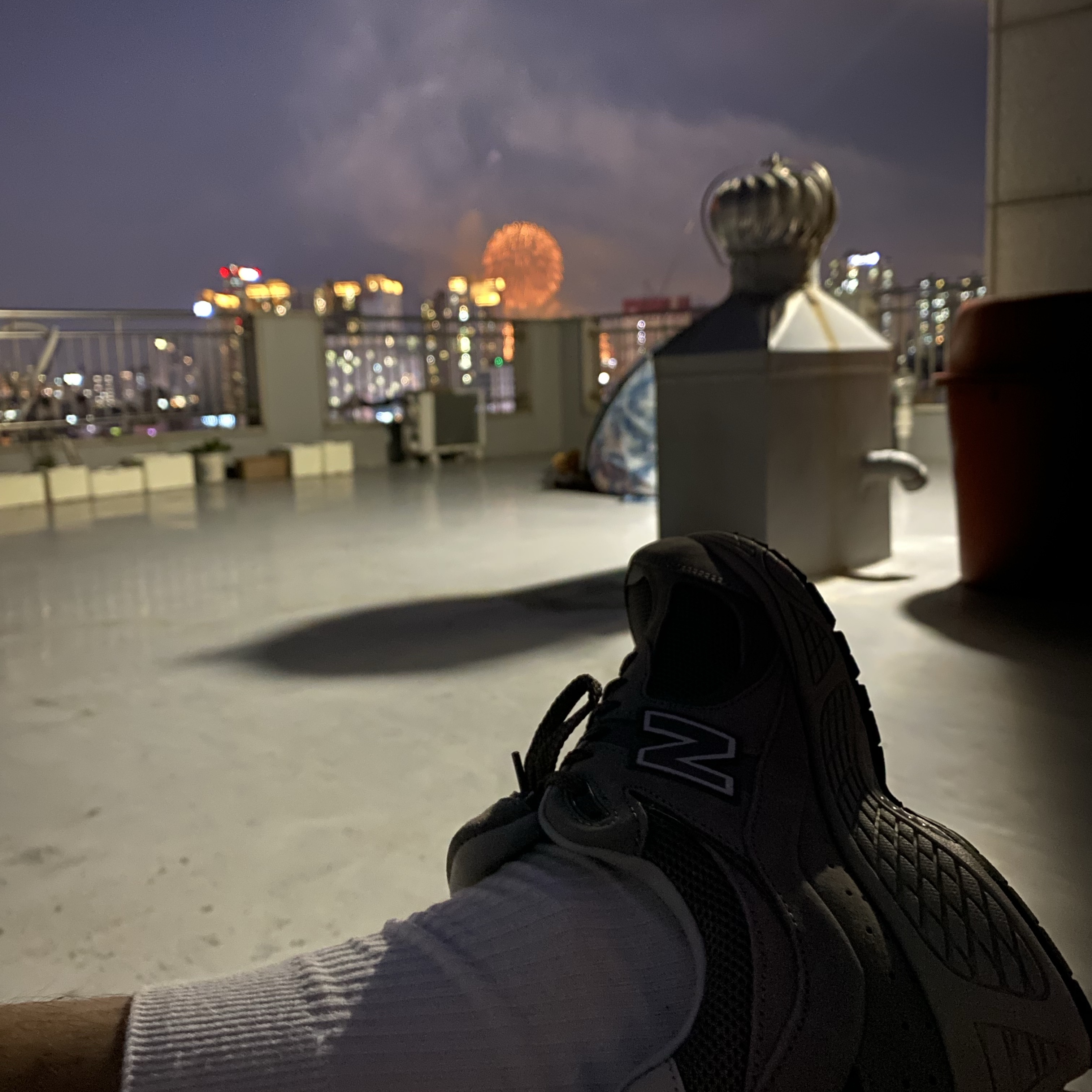 New Balance 2002R Grey 착용 스타일 - 2