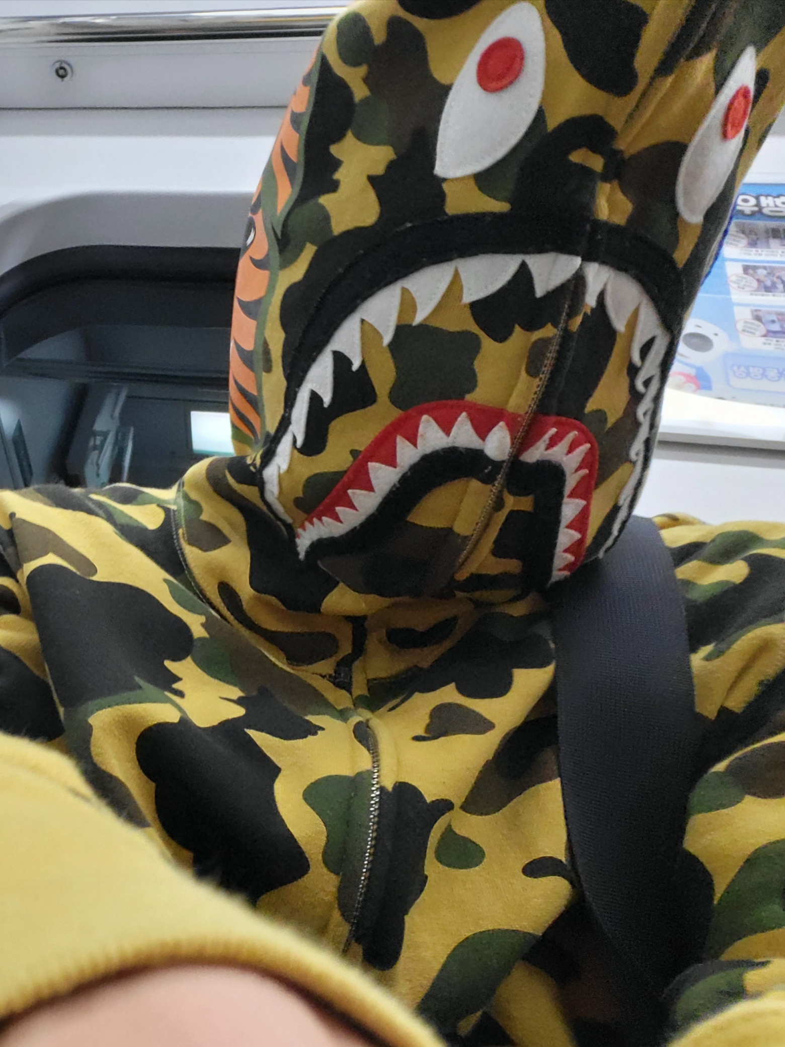 BAPE 1st Camo Shark Full Zip Hoodie Yellow 착용 스타일