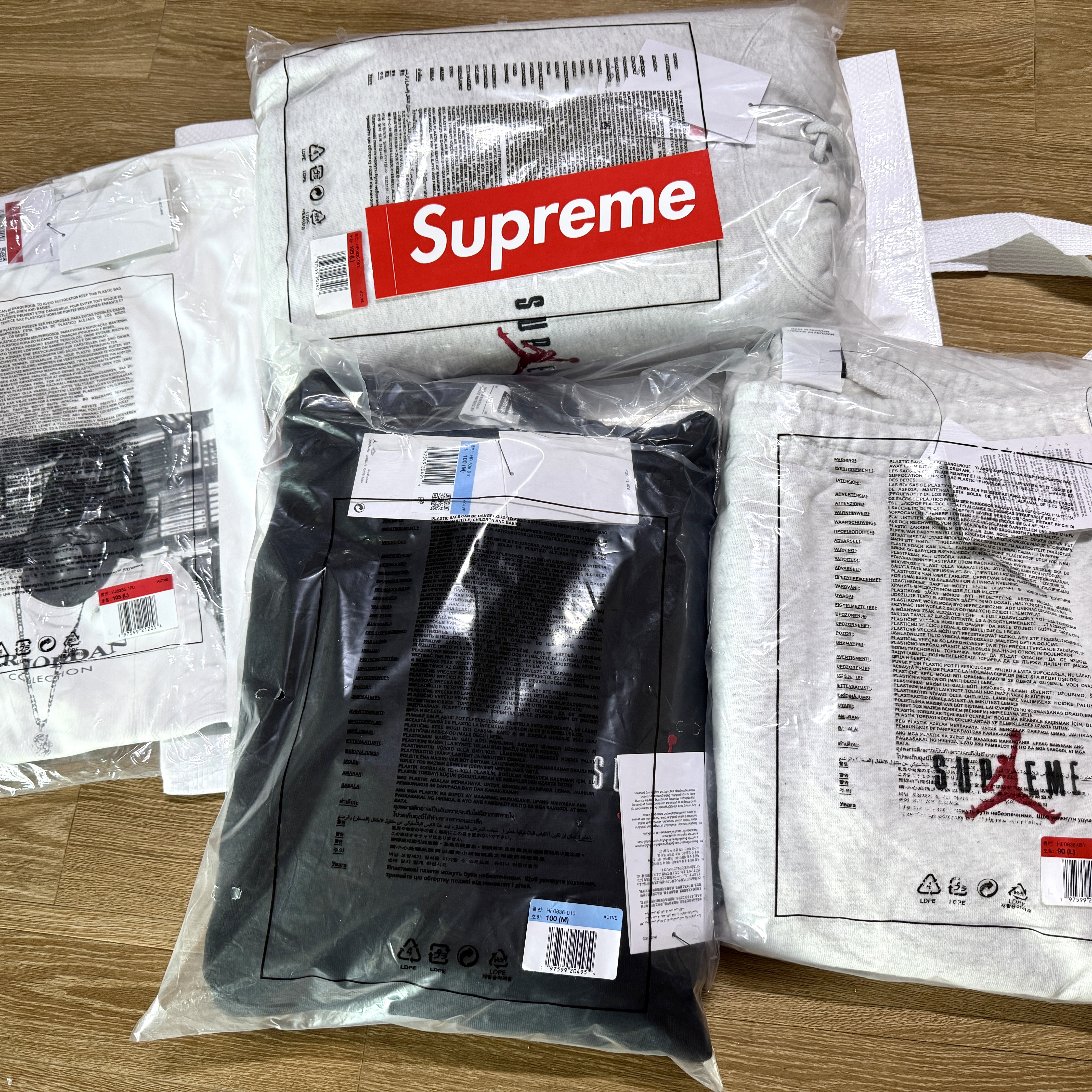 Supreme x Jordan Hooded Sweatshirt Ash Grey - 24FW, Supreme x Jordan Hooded Sweatshirt Black - 24FW 착용 스타일