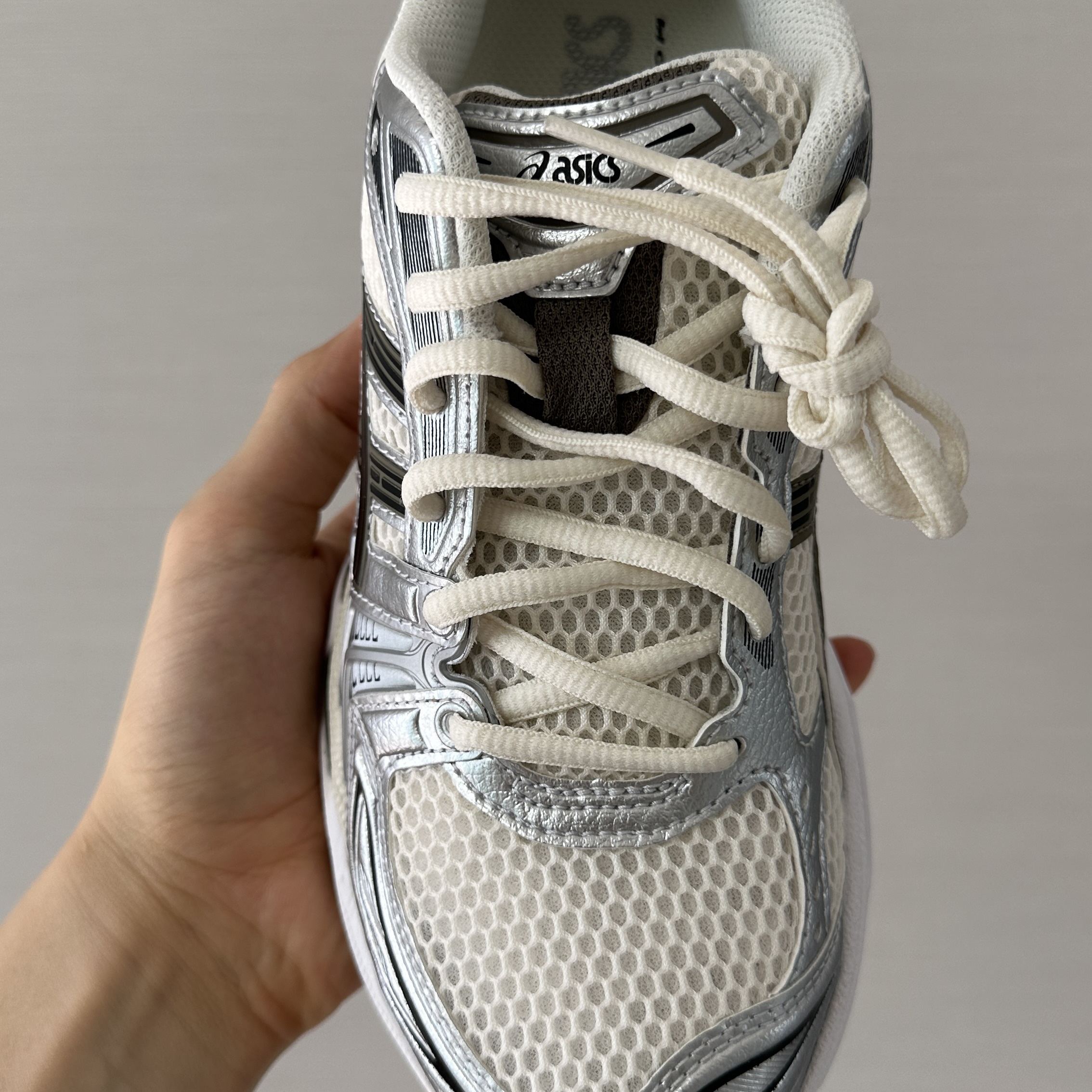 Asics Gel-Kayano 14 Cream Black 착용 스타일 - 2