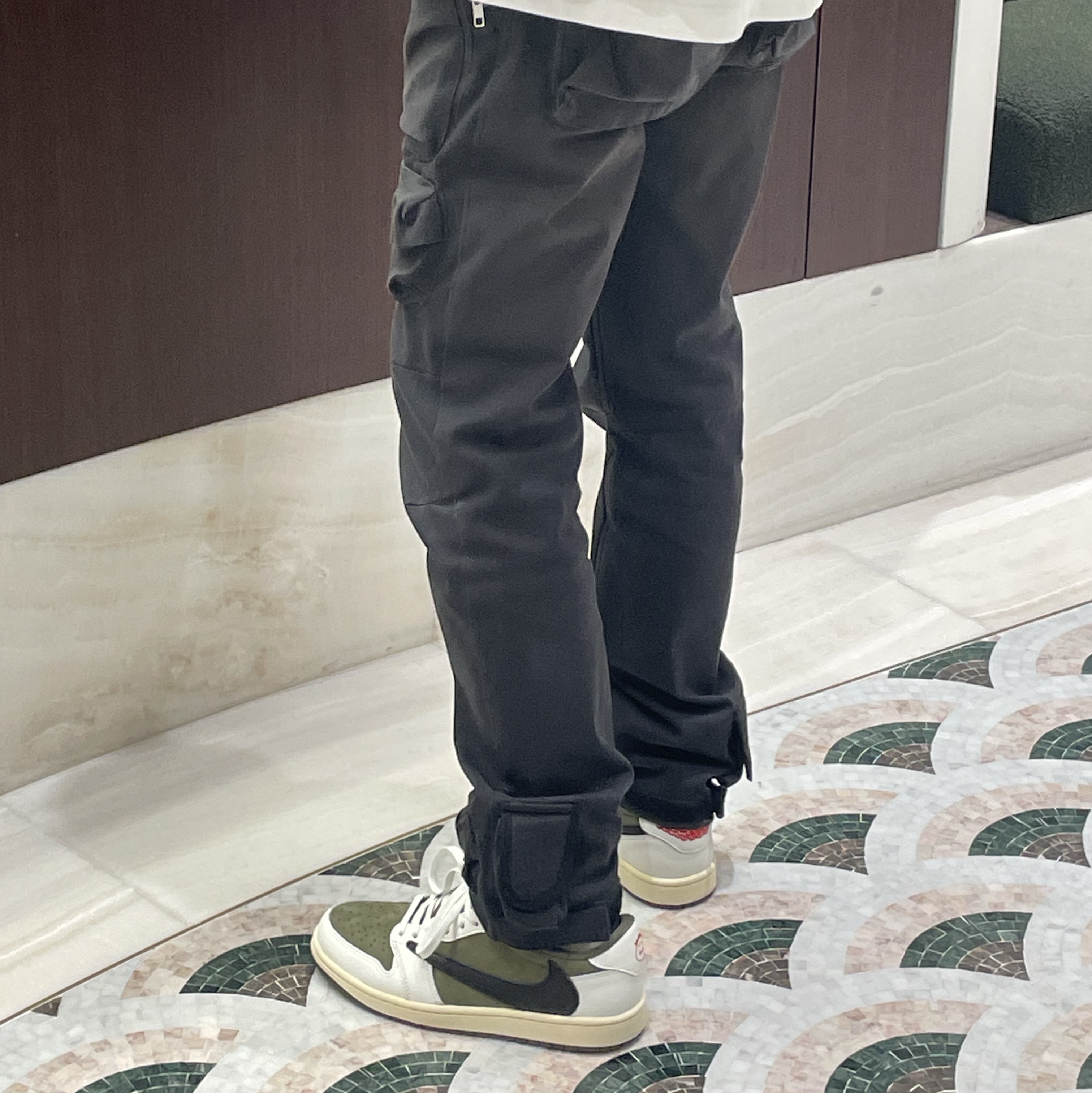 Jordan 1 x Travis Scott Retro Low OG SP Reverse Olive 착용 스타일