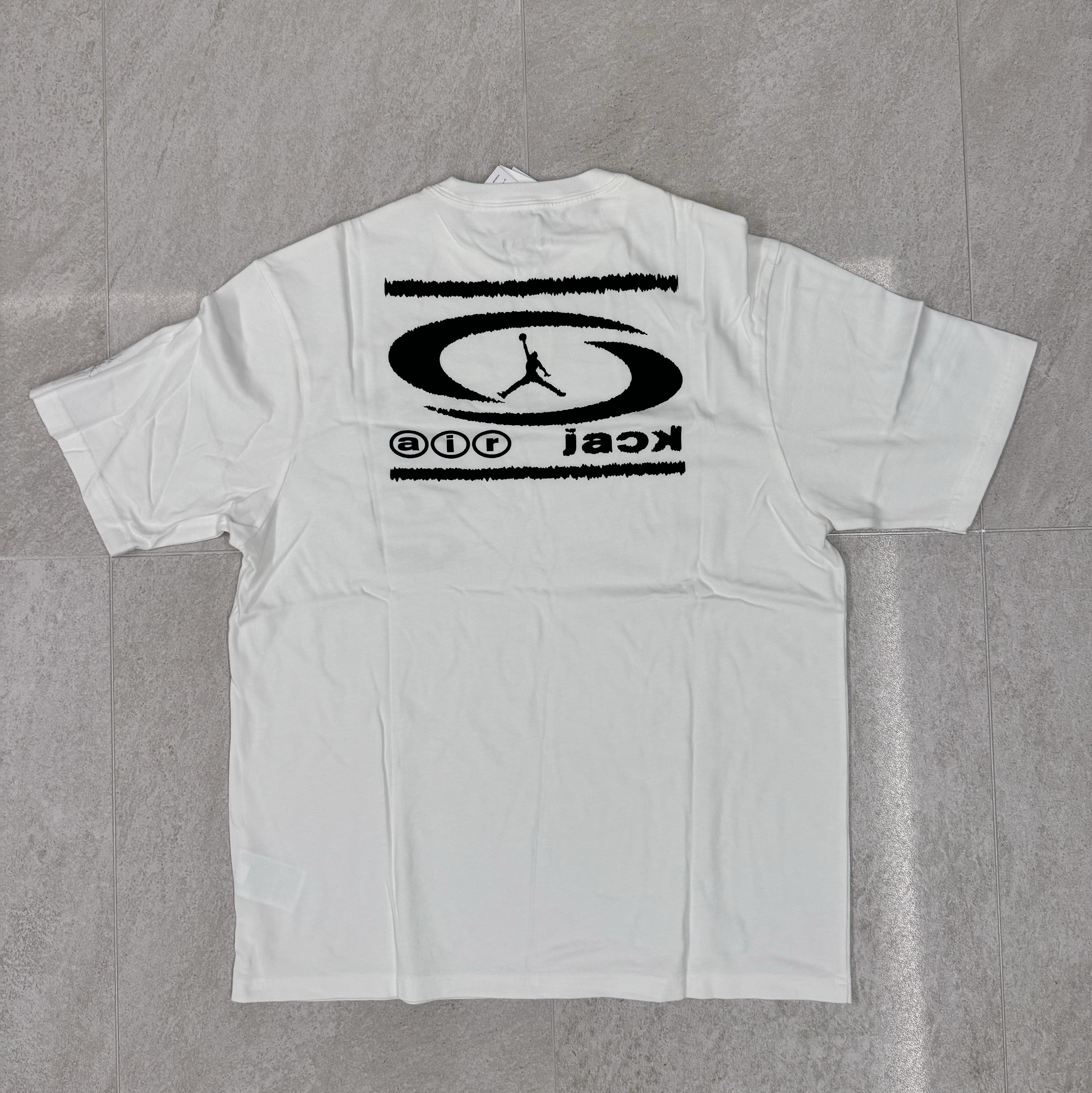 Jordan x Travis Scott T-Shirt Sail (DZ5514-133) 착용 스타일 - 1