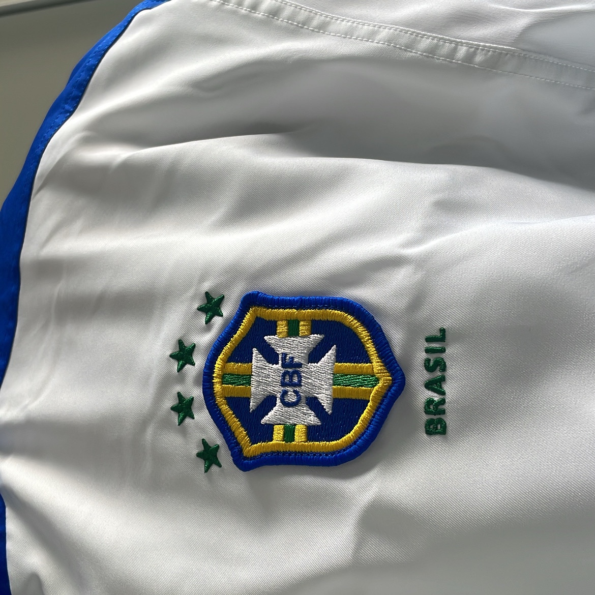 Nike Brazil 1998 Reissue Soccer Replica Track Jacket White (FZ6681-100) 착용 스타일 - 4