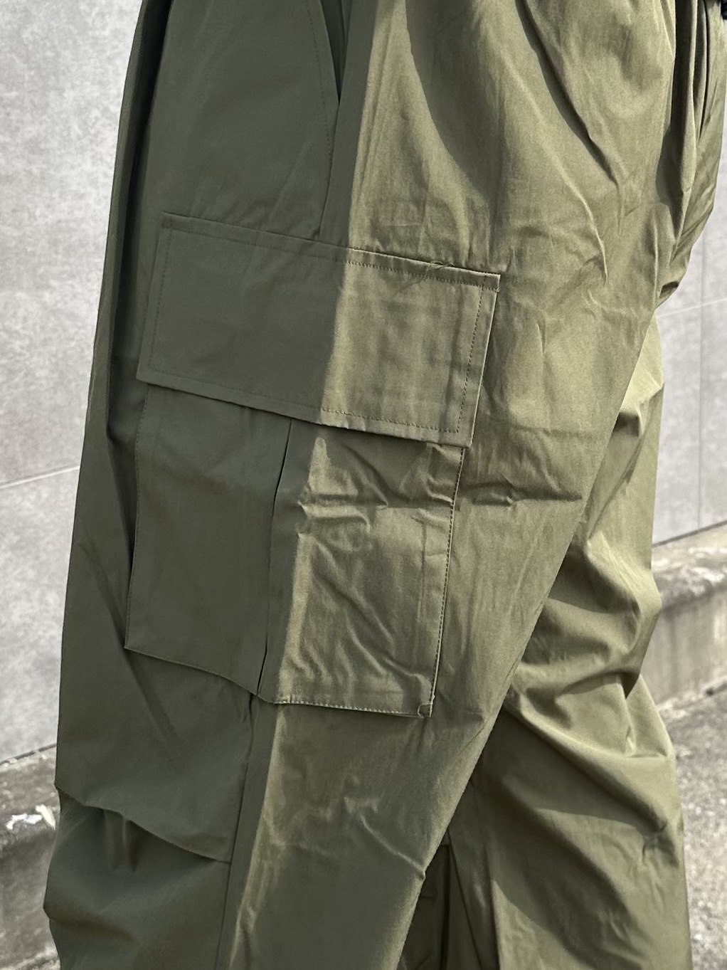 New Balance x Stone Island 574 Legacy Green 착용 스타일 - 4