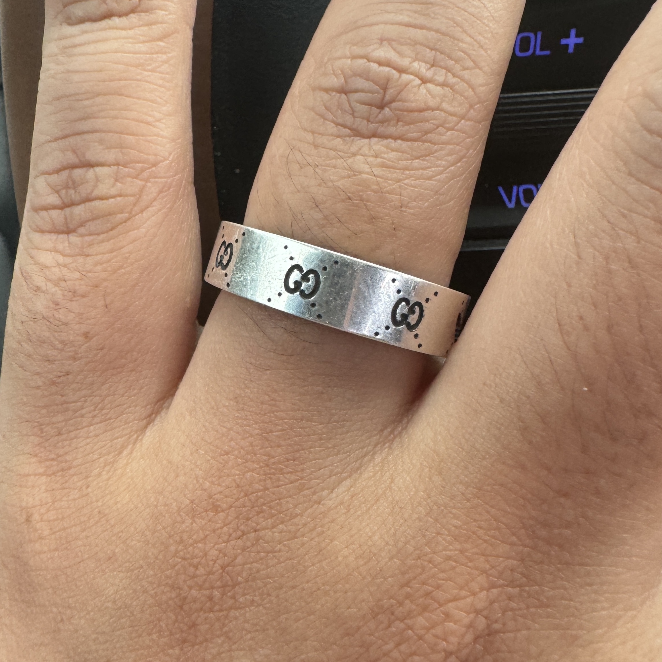 Gucci x Adidas Interlocking G Ring Silver 착용 스타일