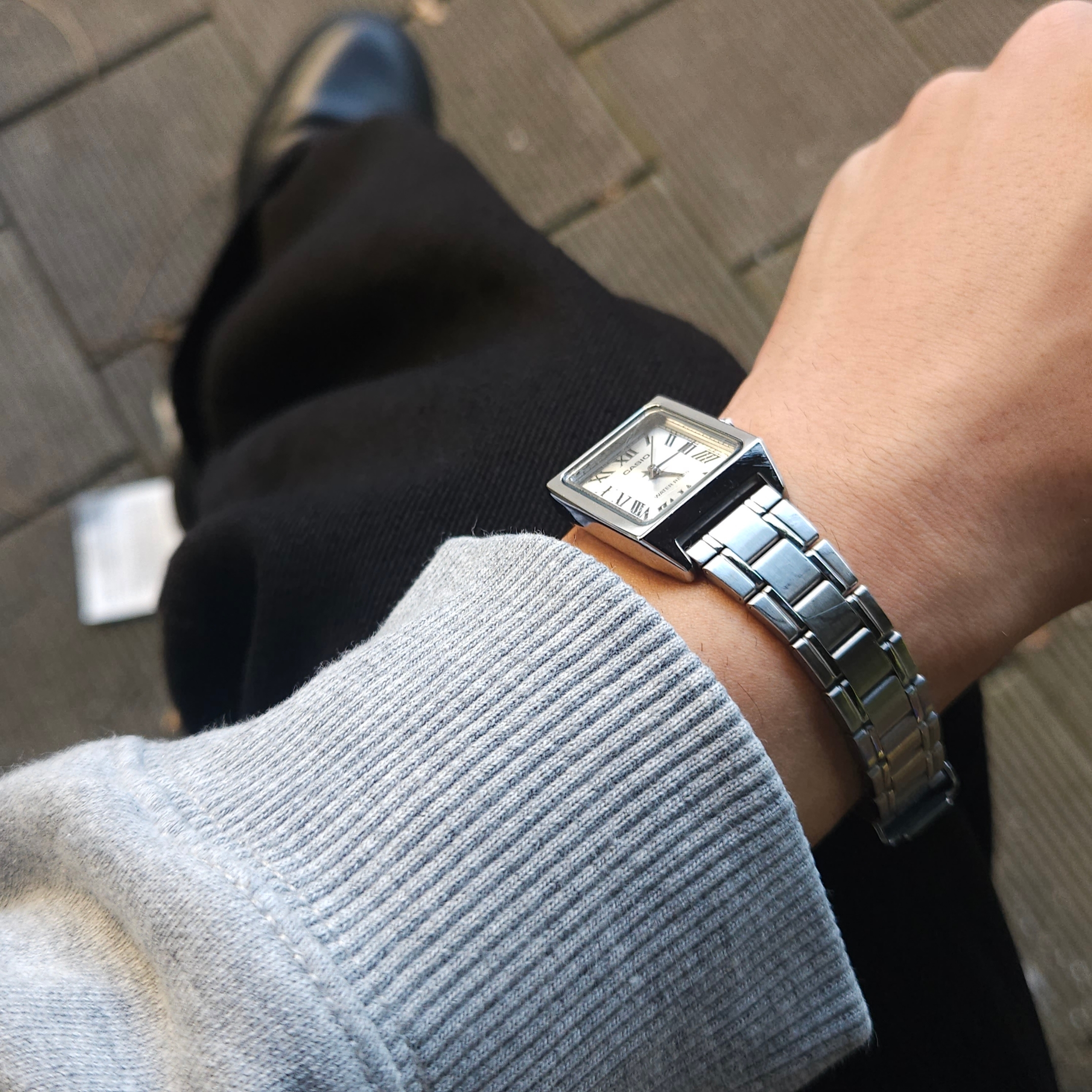 Casio LTP-V007D-7B 착용 스타일