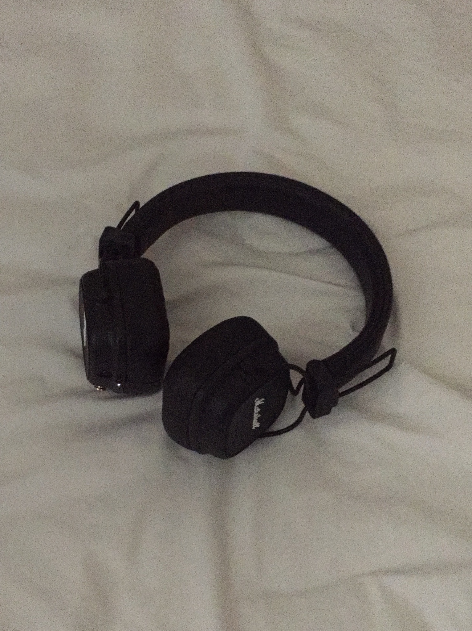 Marshall Major IV Black (Korean Ver.) 착용 스타일