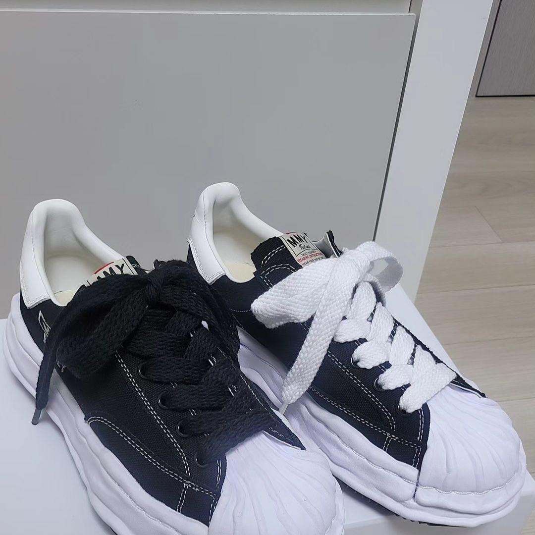 Maison Mihara Yasuhiro Blakey OG Sole Canvas Low-top Sneakers Black White 착용 스타일