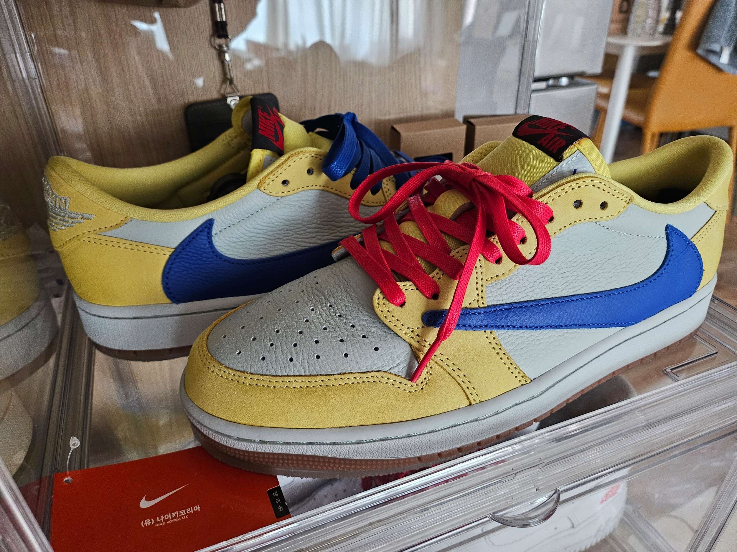 (W) Jordan 1 x Travis Scott Retro Low OG SP Canary 착용 스타일