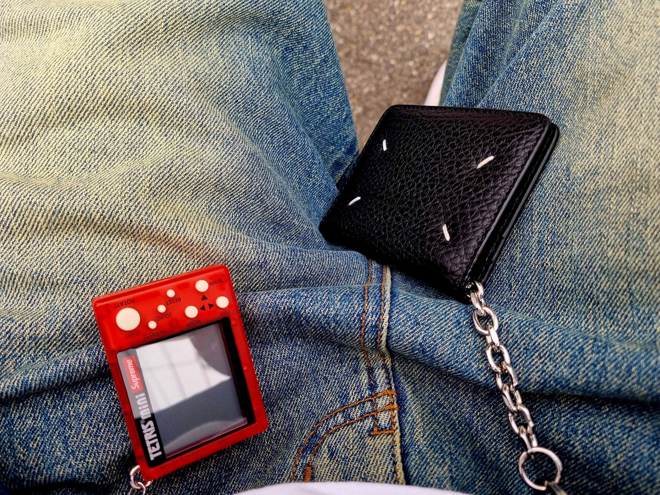 Supreme x Tetris Mini Red - 24SS (Korean Ver.) 착용 스타일
