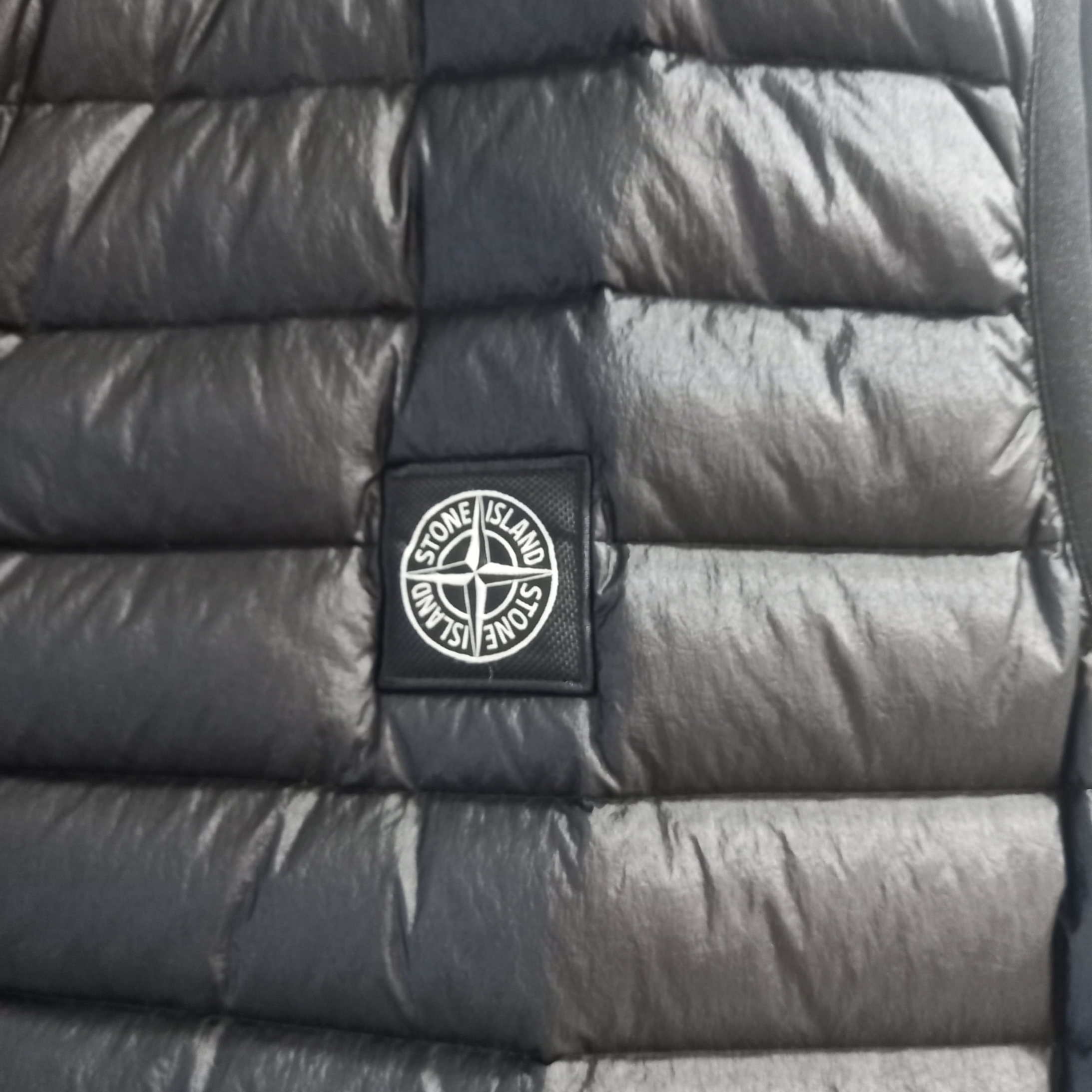 Stone Island G0224 Loom Woven Chambers Recycled Nylon Down-TC Vest Black - 23FW 착용 스타일 - 3
