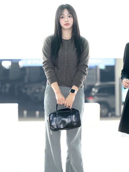 Celine Cargo Pants in Cotton Linen Black, Celine Teen Garance Bag In Patent Calfskin Black 착용 스타일 - 4