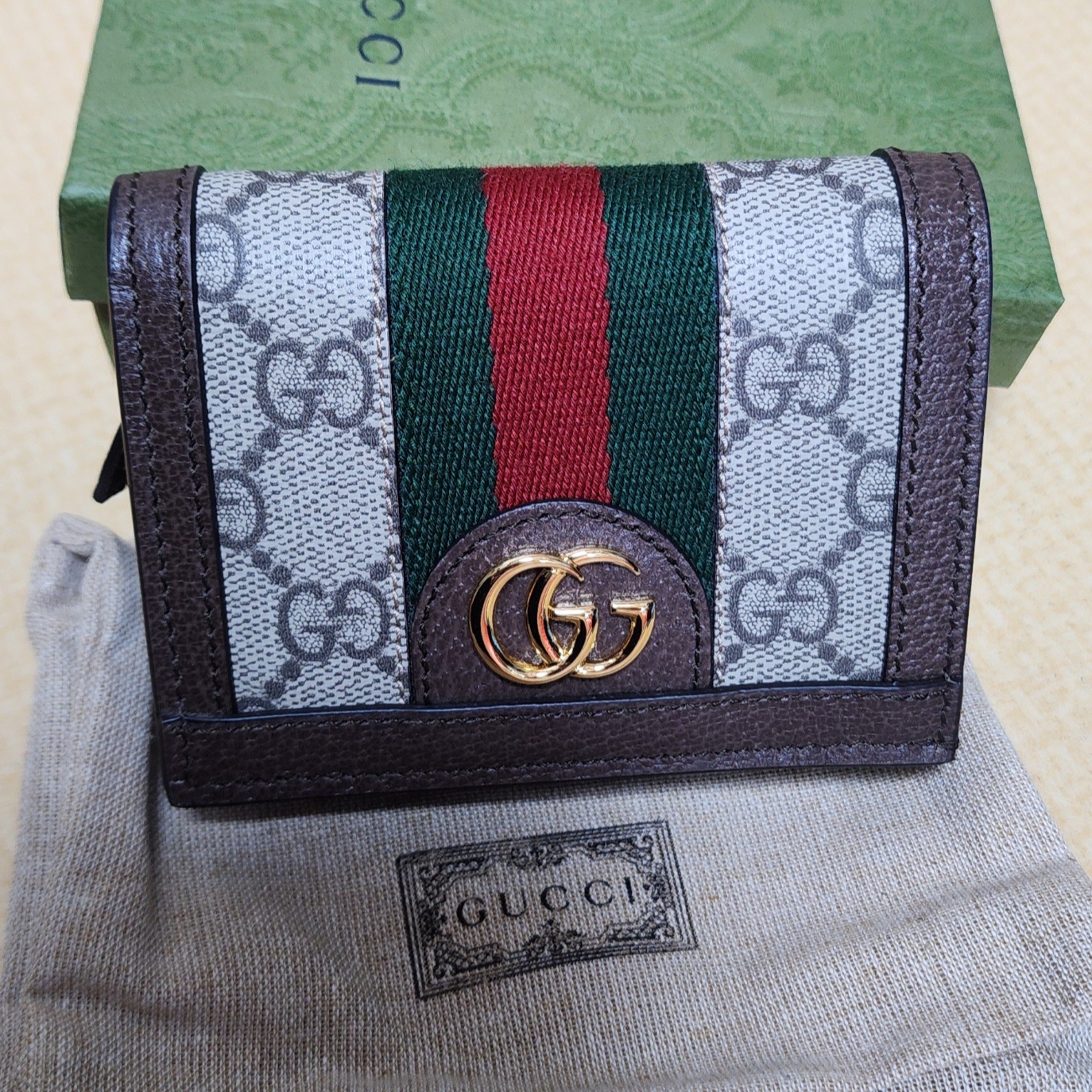 Gucci Ophidia GG Card Case Wallet Beige Ebony 착용 스타일