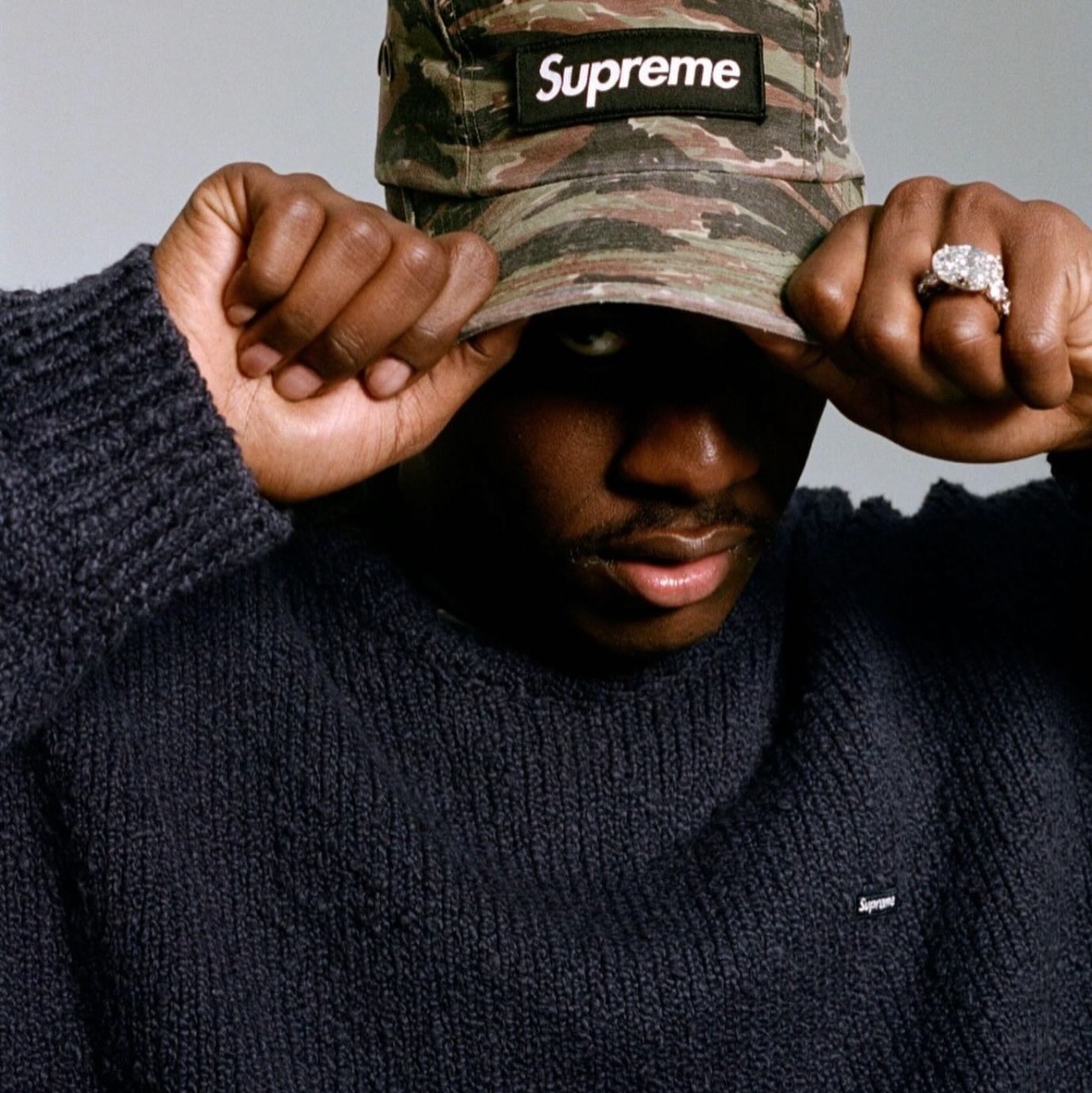 Supreme Boucle Small Box Sweater Red - 24SS, Supreme Boucle Small Box Sweater Black - 24SS 착용 스타일
