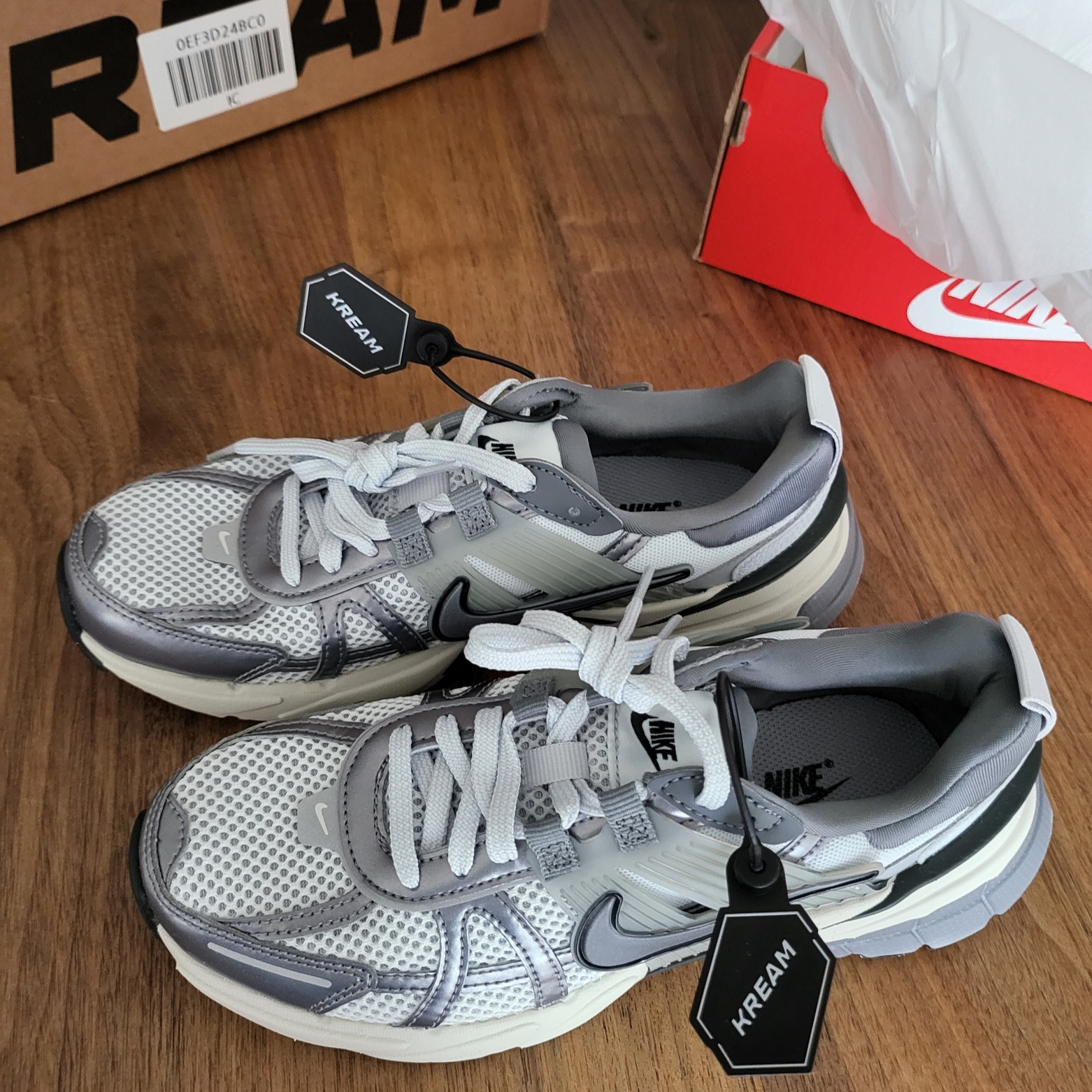 Nike V2K Run Pure Platinum Wolf Grey 착용 스타일