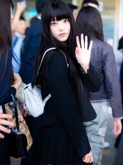 Celine Cargo Pants in Cotton Linen Black, Celine Teen Garance Bag In Patent Calfskin Black 착용 스타일 - 1