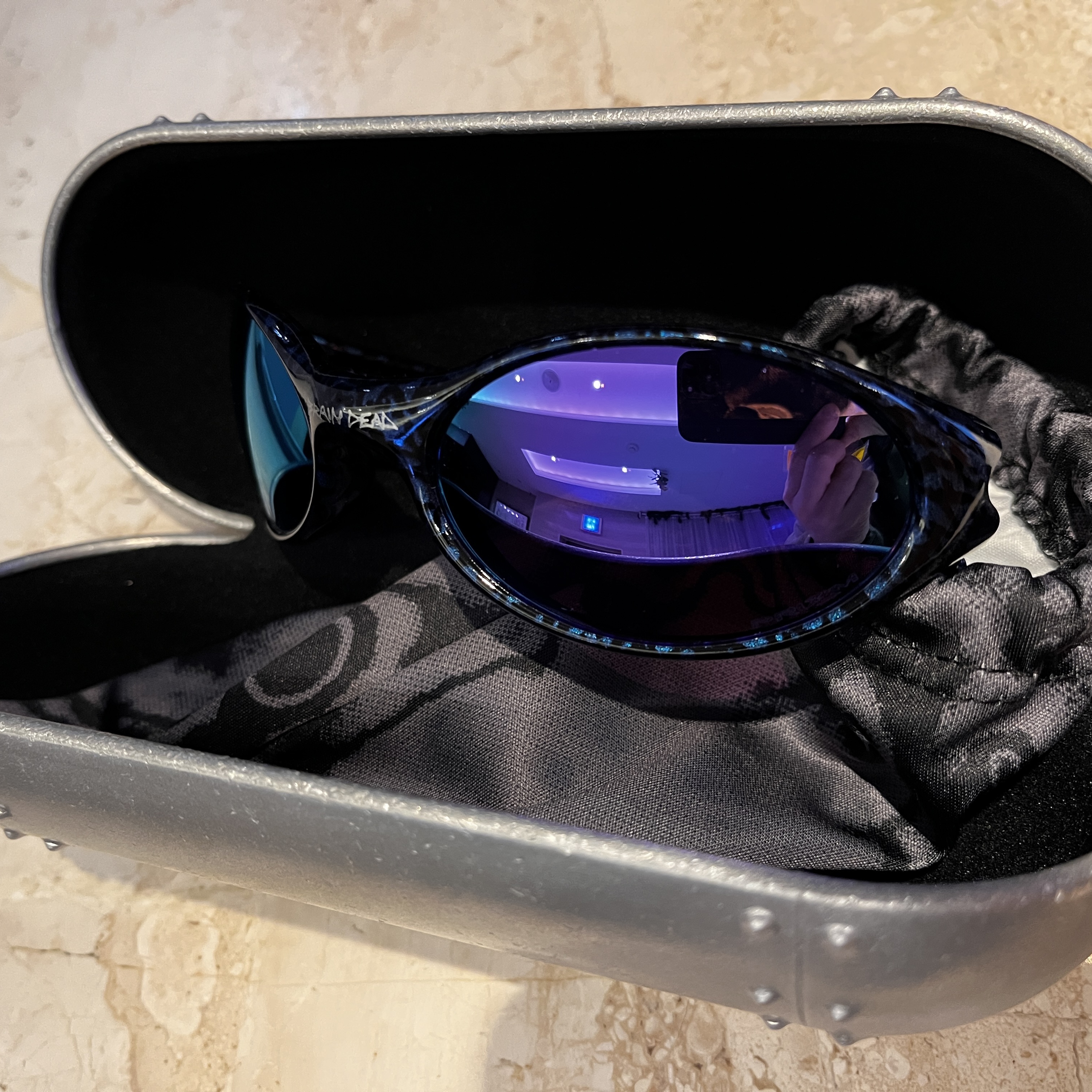 Oakley x Brain Dead Eye Jacket Prizm Violet Lenses 착용 스타일