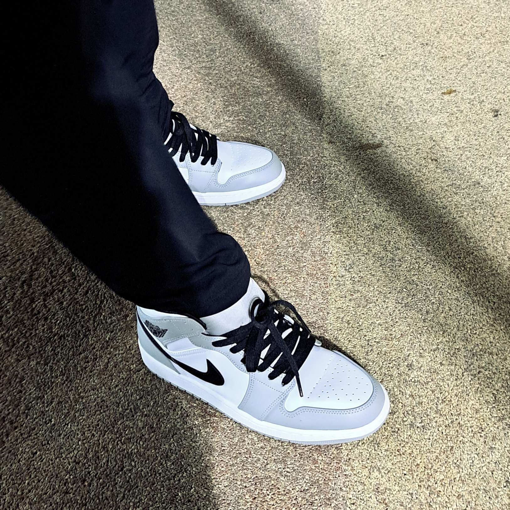 Jordan 1 Mid Light Smoke Grey, Nike Air Force 1 '07 Low White 착용 스타일 - 2