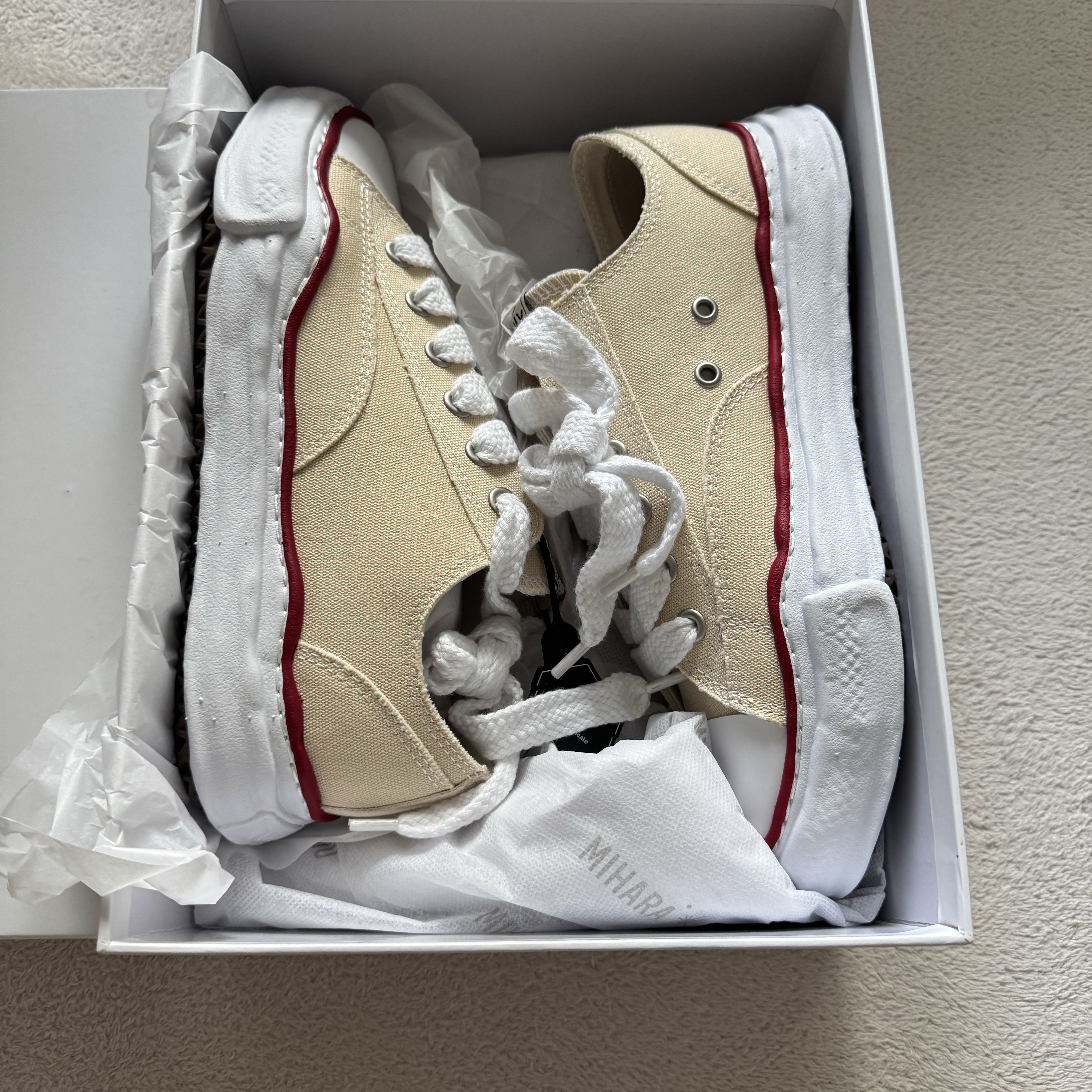 Maison Mihara Yasuhiro Peterson OG Sole Canvas Low-top Sneakers Natural 착용 스타일 - 2