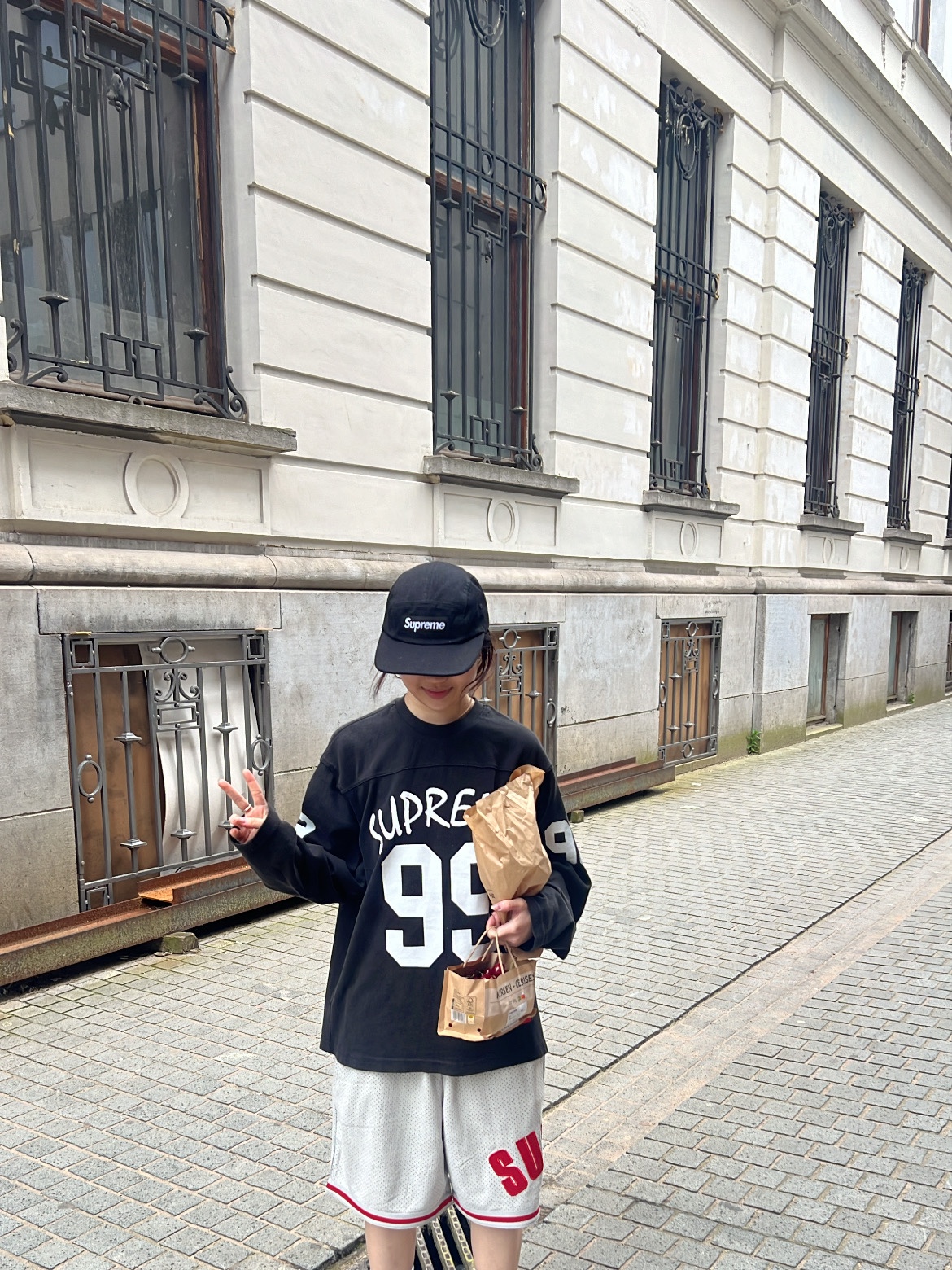 Supreme 99 LS Football Top Black - 24SS, Supreme Ultrasuede Mesh Short Grey - 24SS 착용 스타일