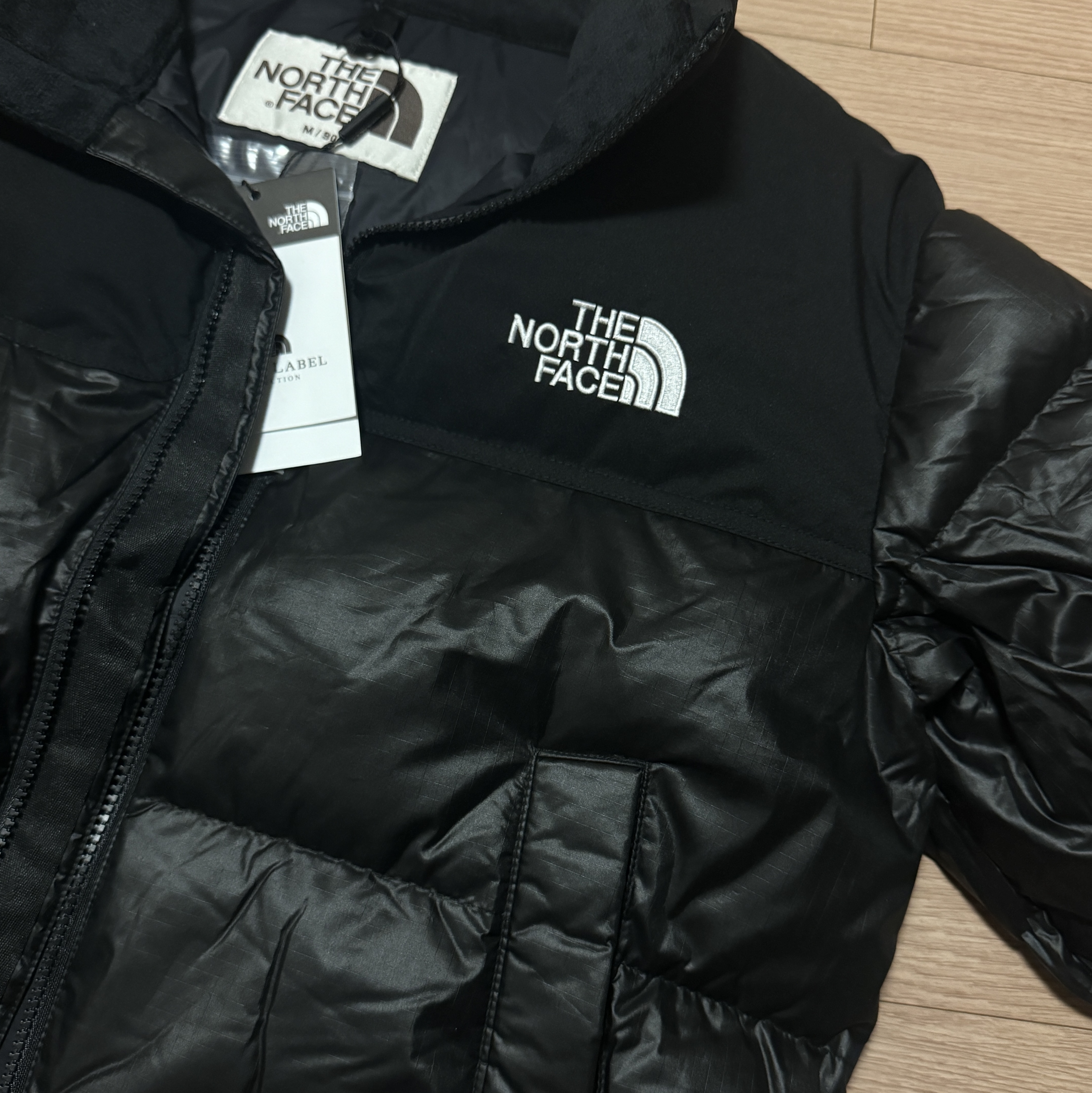 (W) The North Face White Label Novelty Nuptse Down Jacket Real Black 착용 스타일