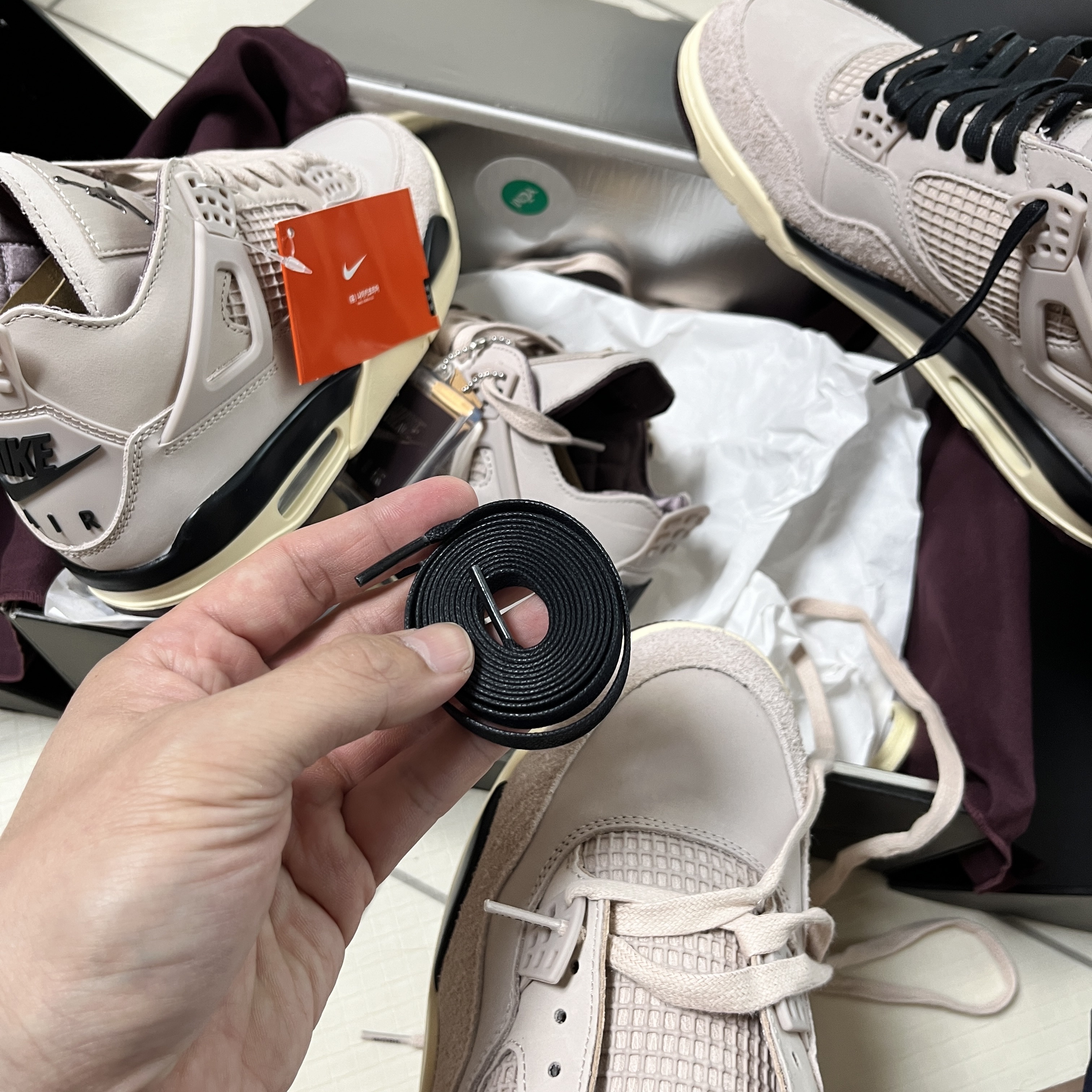 (W) Jordan 4 x A Ma Maniere Retro OG SP W.Y.W.S. 착용 스타일 - 1
