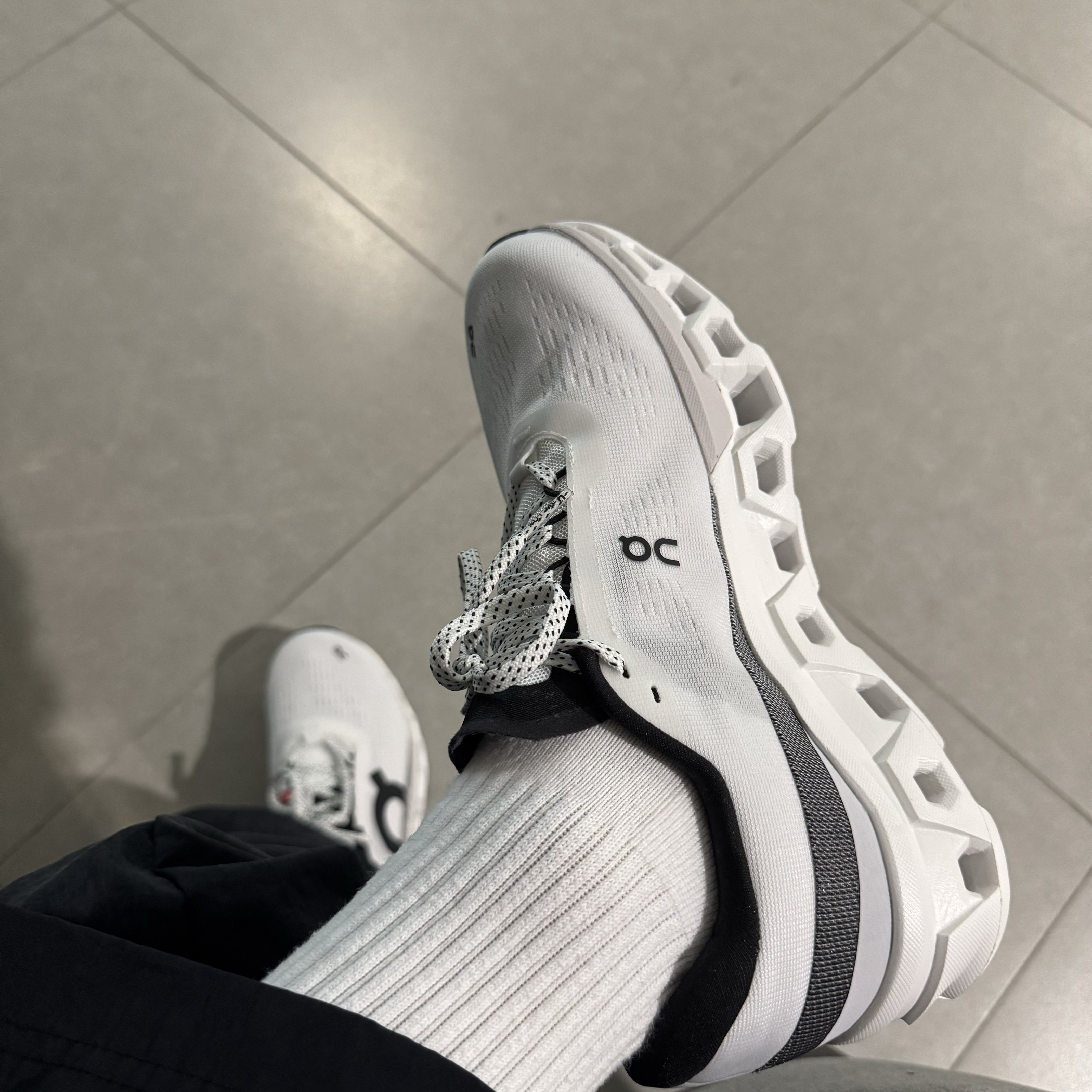 (W) On Running Cloudmonster 2 White Frost 착용 스타일